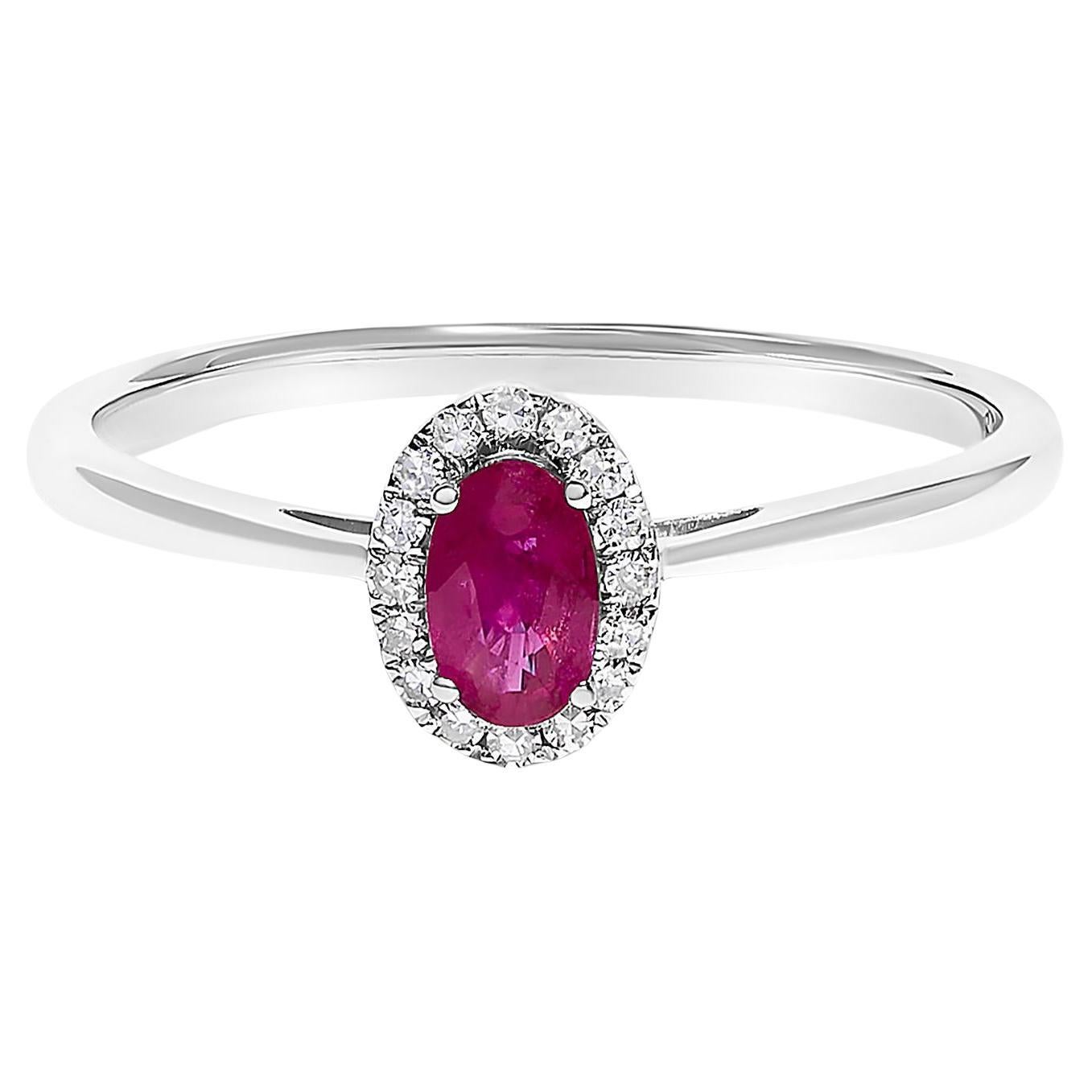 10K Weißgold 5X3MM Oval Rot Rubin und Diamant Akzent Halo Ring im Angebot