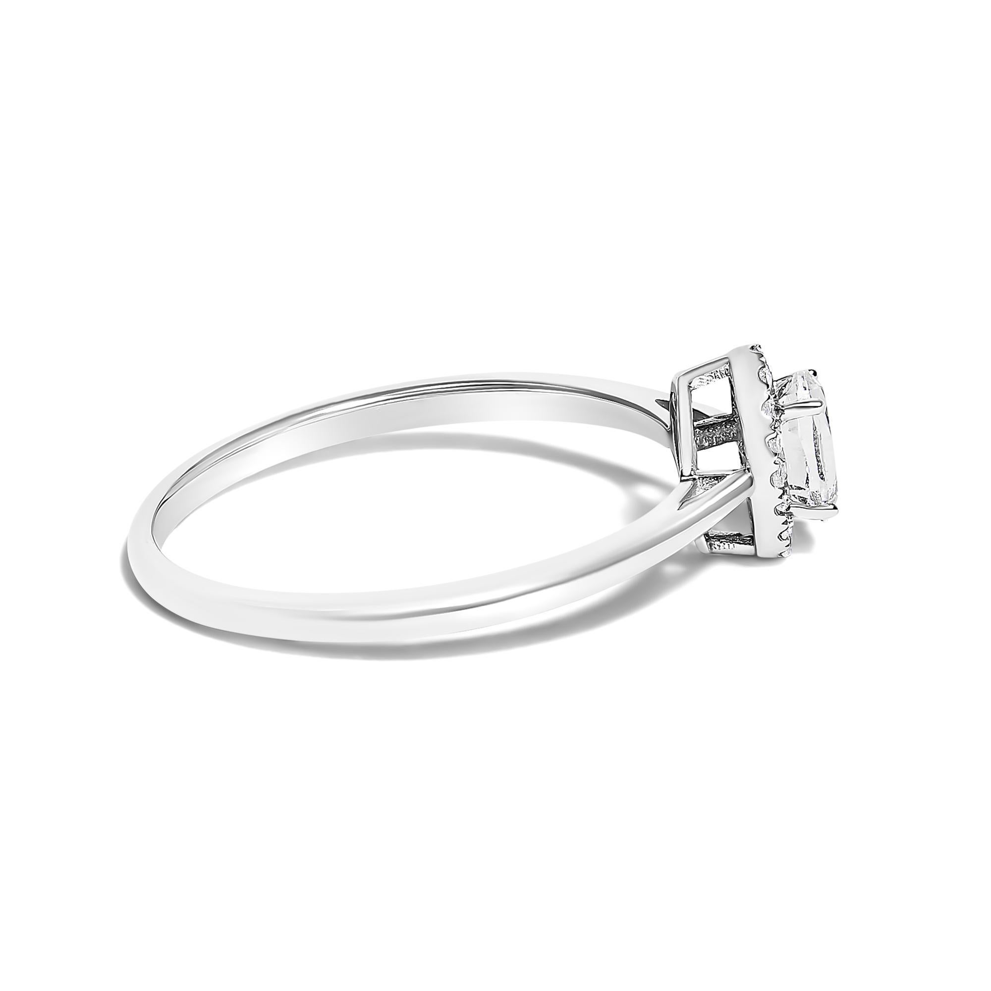 Dieser elegante und strahlende Ring ist eine Symphonie aus Farbe und Licht und wurde meisterhaft aus rhodiniertem 10-karätigem Weißgold gefertigt, um einen dauerhaften Glanz zu gewährleisten. Sein Herzstück ist ein faszinierender ovaler 5 x 3 mm