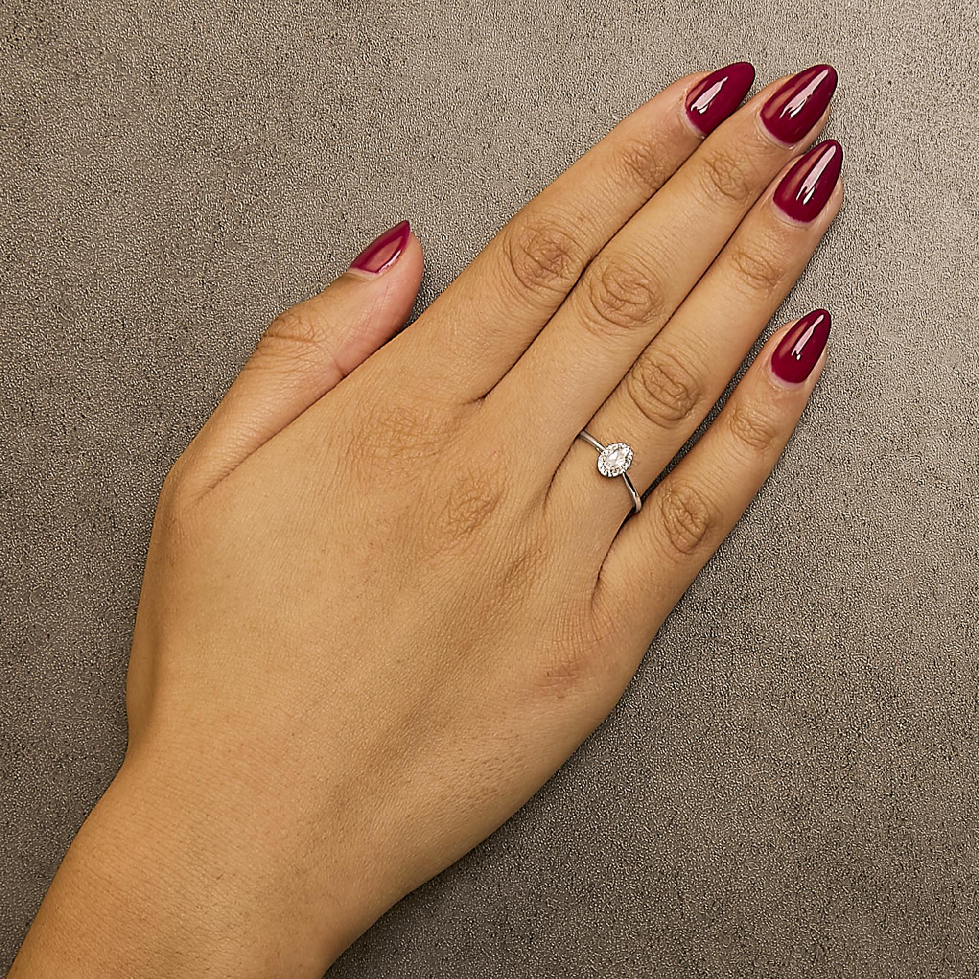 10K Weißgold 5X3MM Oval Weiß Topas und Diamant Akzent Halo Ring im Zustand „Neu“ im Angebot in New York, NY