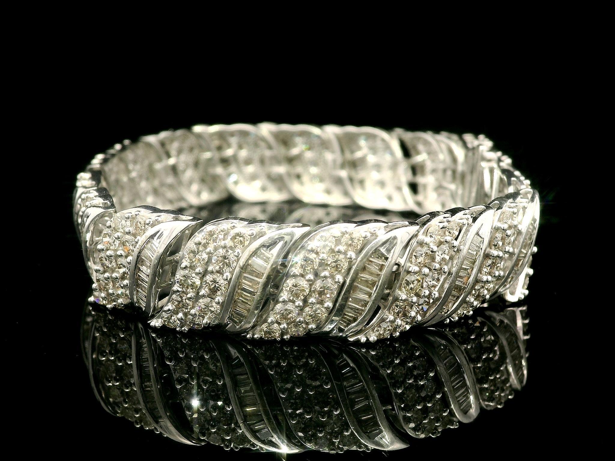 --Stone(s):--
Natural Genuine Diamonds - 170 Round Brilliant Cut w/ 153 Baguette Cut- Prong & Channel Set - Fiery Light Champagne Color - I1/I2 Clarity
Total Carat Weight: 7.0 (approx.)

Material: 10K Solid White Gold
Weight: 27.14 Grams
Chain Type: