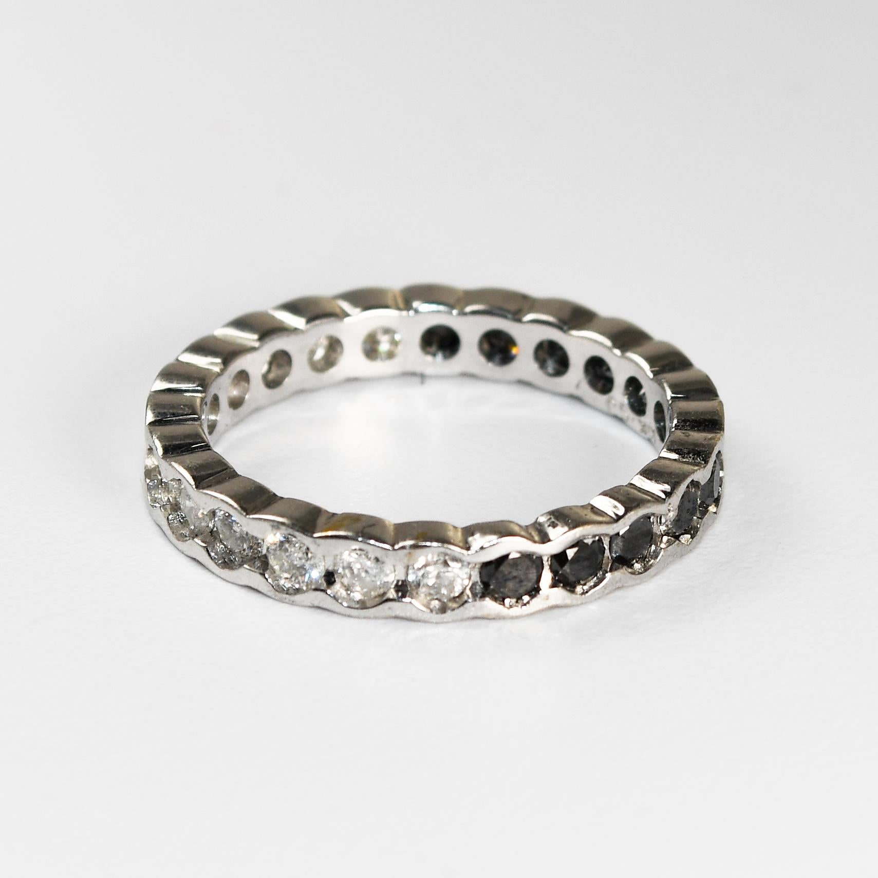 10K White Gold Black/White Diamond Eternity Band 1.00ct In Excellent Condition In Laguna Beach, CA