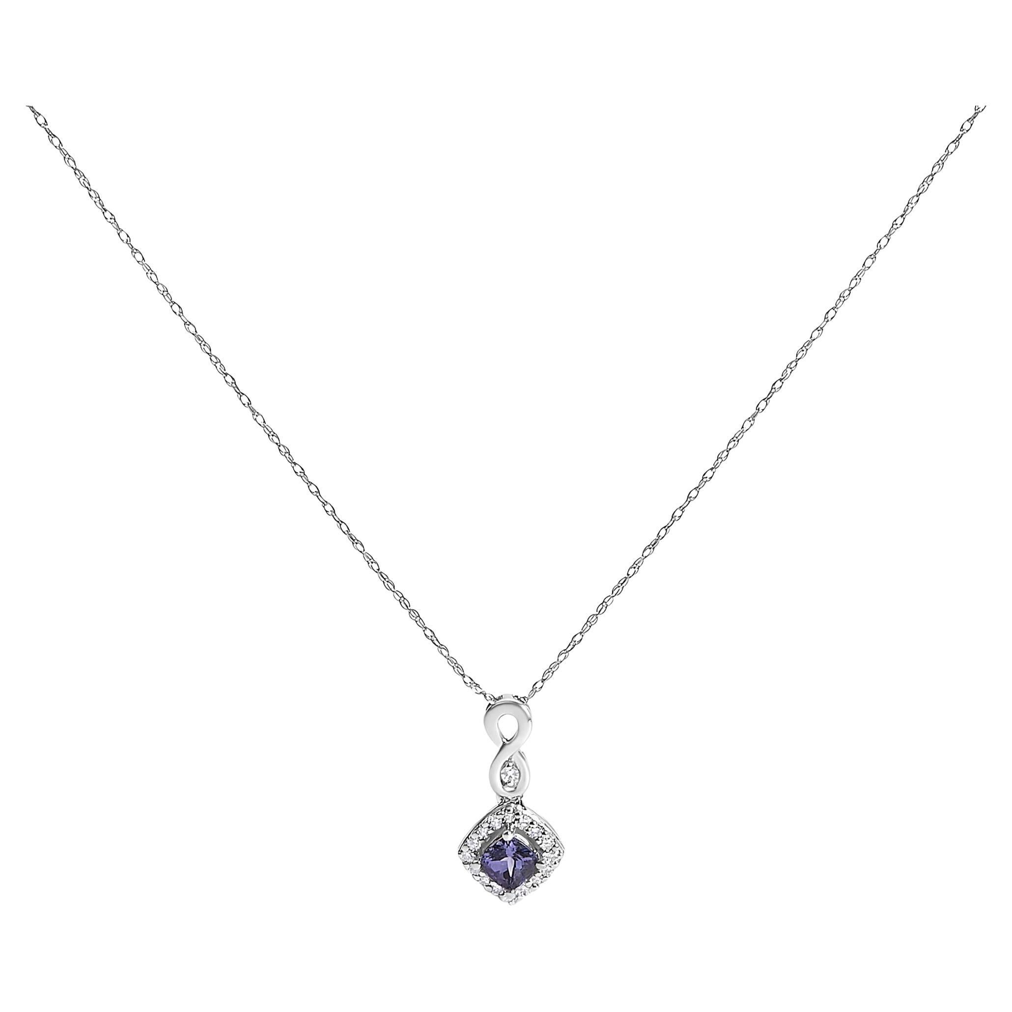 Collana con ciondolo a forma di cuscino in oro bianco 10K con tanzanite blu e viola e diamanti in vendita