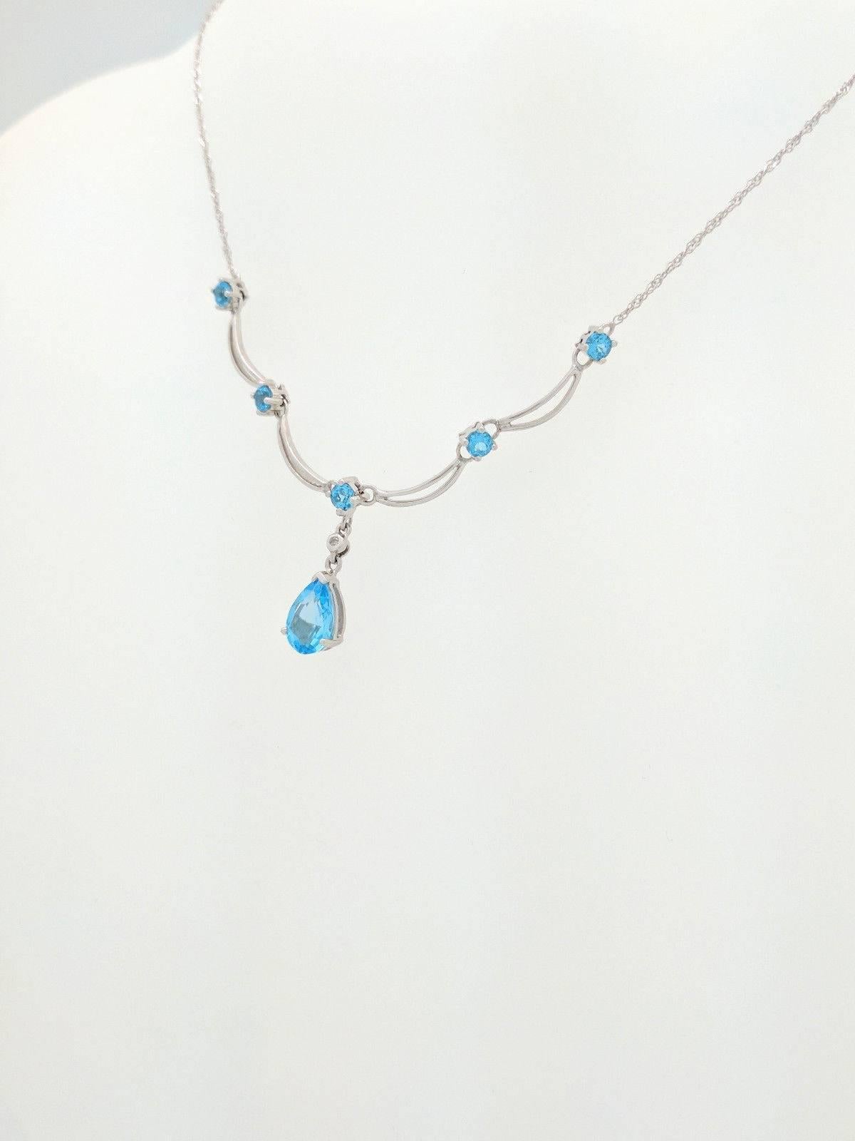 Contemporary 10 Karat White Gold Blue Topaz Gemstone Necklace 3.2 Grams