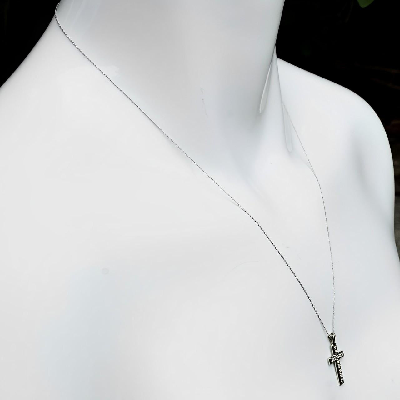 10K White Gold Chain and Diamond Cross Pendant For Sale 1