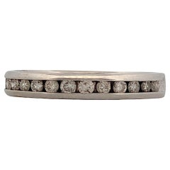 Anello con diamanti incastonati a canale in oro bianco 10K  Diamanti rotondi naturali da .25 CTW