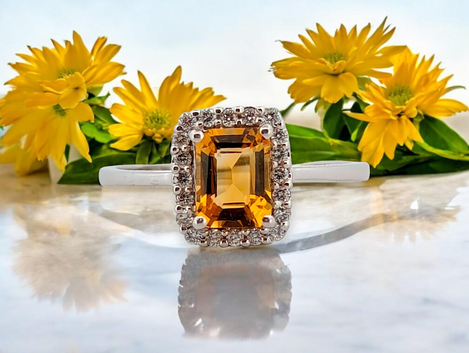 Zephyra  10 Karat Weißgold Citrin und Diamant Halo-Ring mit .85 Karat ovalem Citrin (Moderne) im Angebot