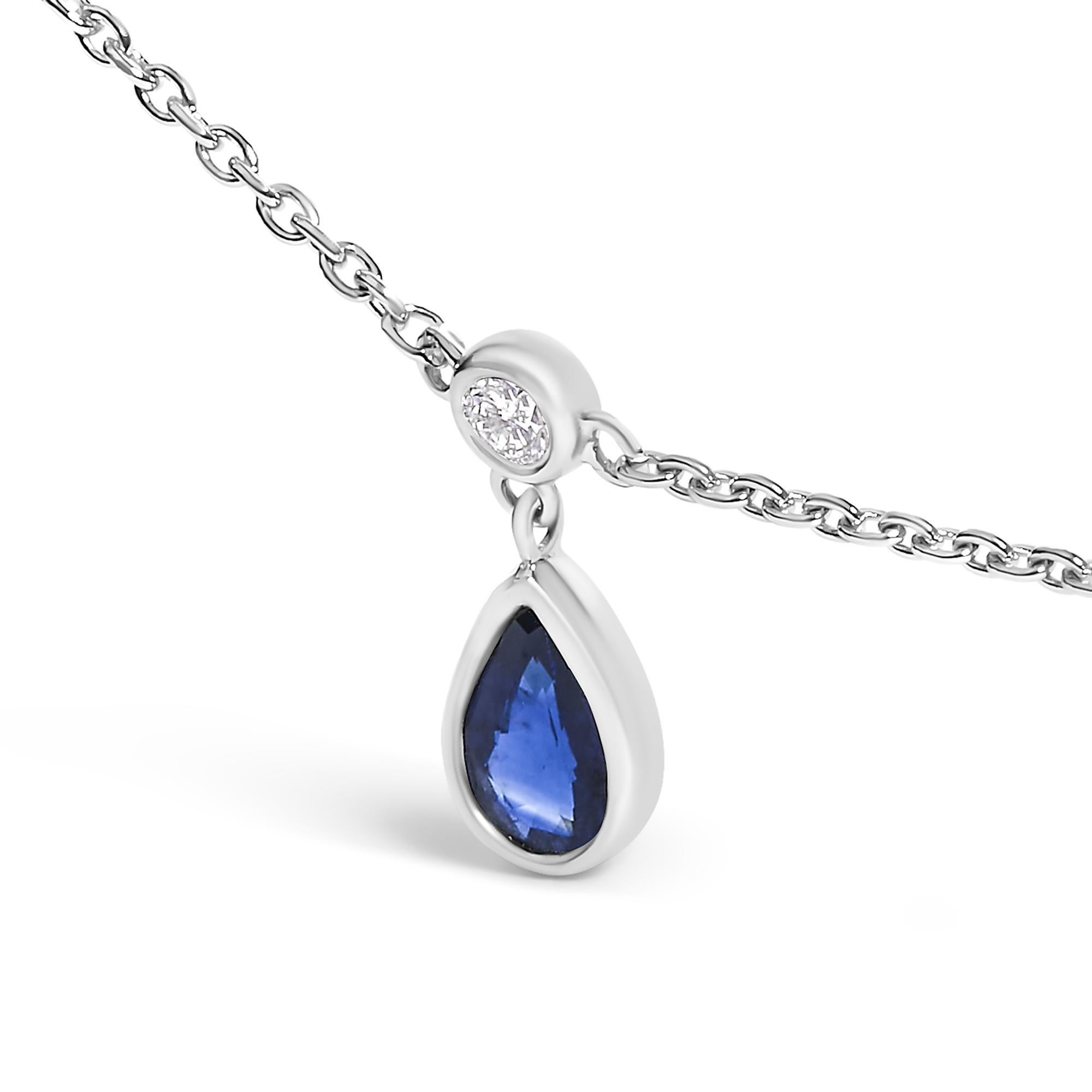 Moderne Collier en or blanc 10K avec pendentifs en saphir bleu poire et diamants de 5x3 mm en vente