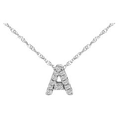 Collana con ciondolo iniziale dell'alfabeto in oro bianco 10K con accenti di diamanti "A" da 18" pollici