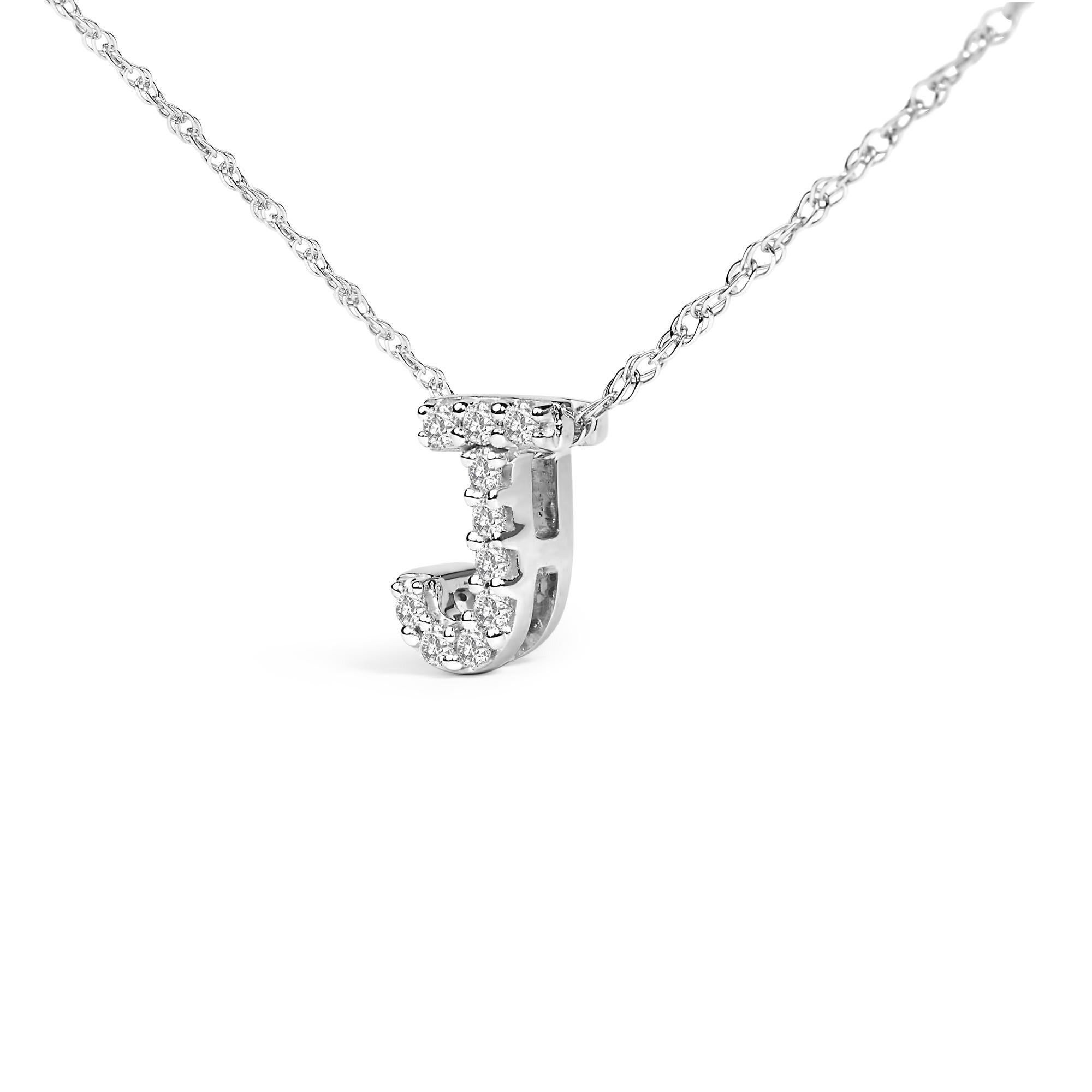 Moderno Collana con ciondolo iniziale dell'alfabeto in oro bianco 10K con accenti di diamanti 