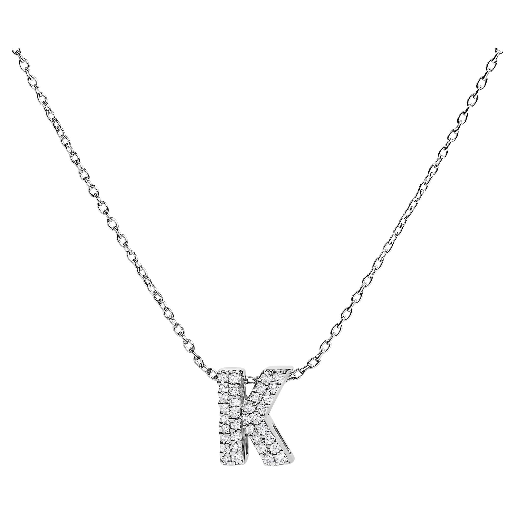 Collier en or blanc 10K avec pendentif en forme de bulle à l'initiale "K" rehaussée de diamants