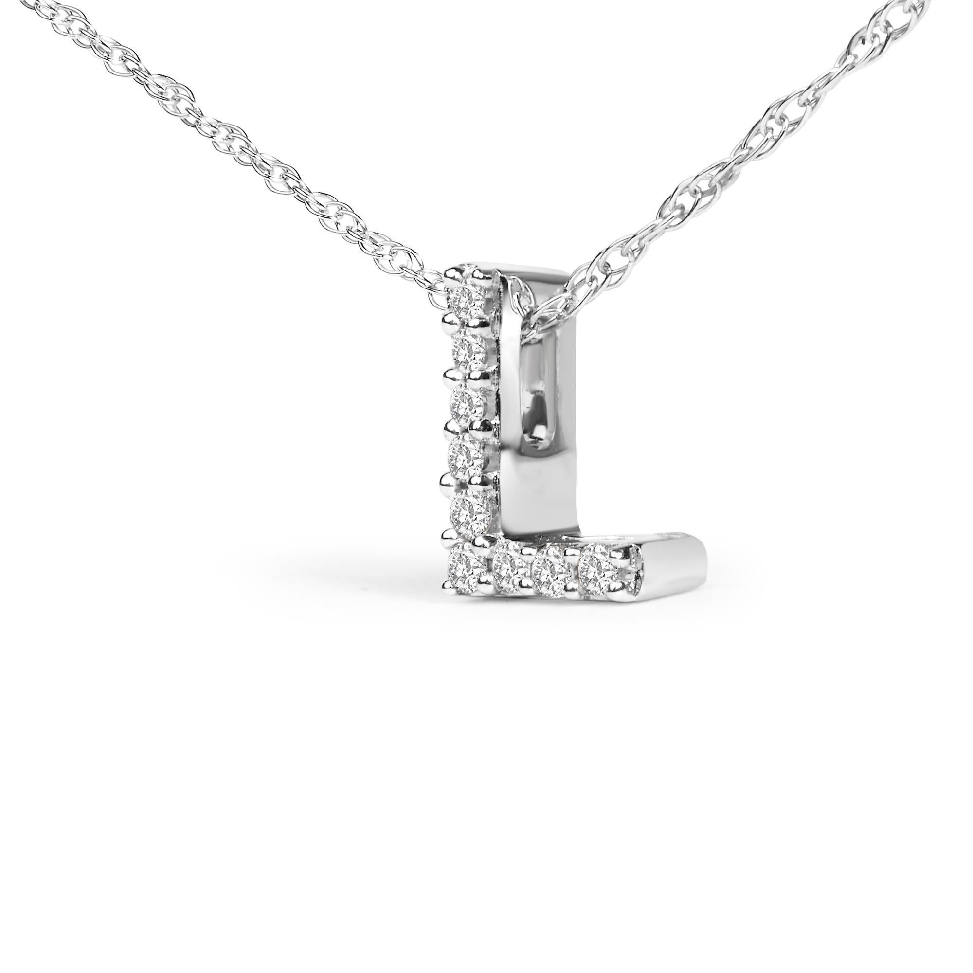 Halskette mit Initialenanhänger, 10 Karat Weißgold Diamant-Akzent 