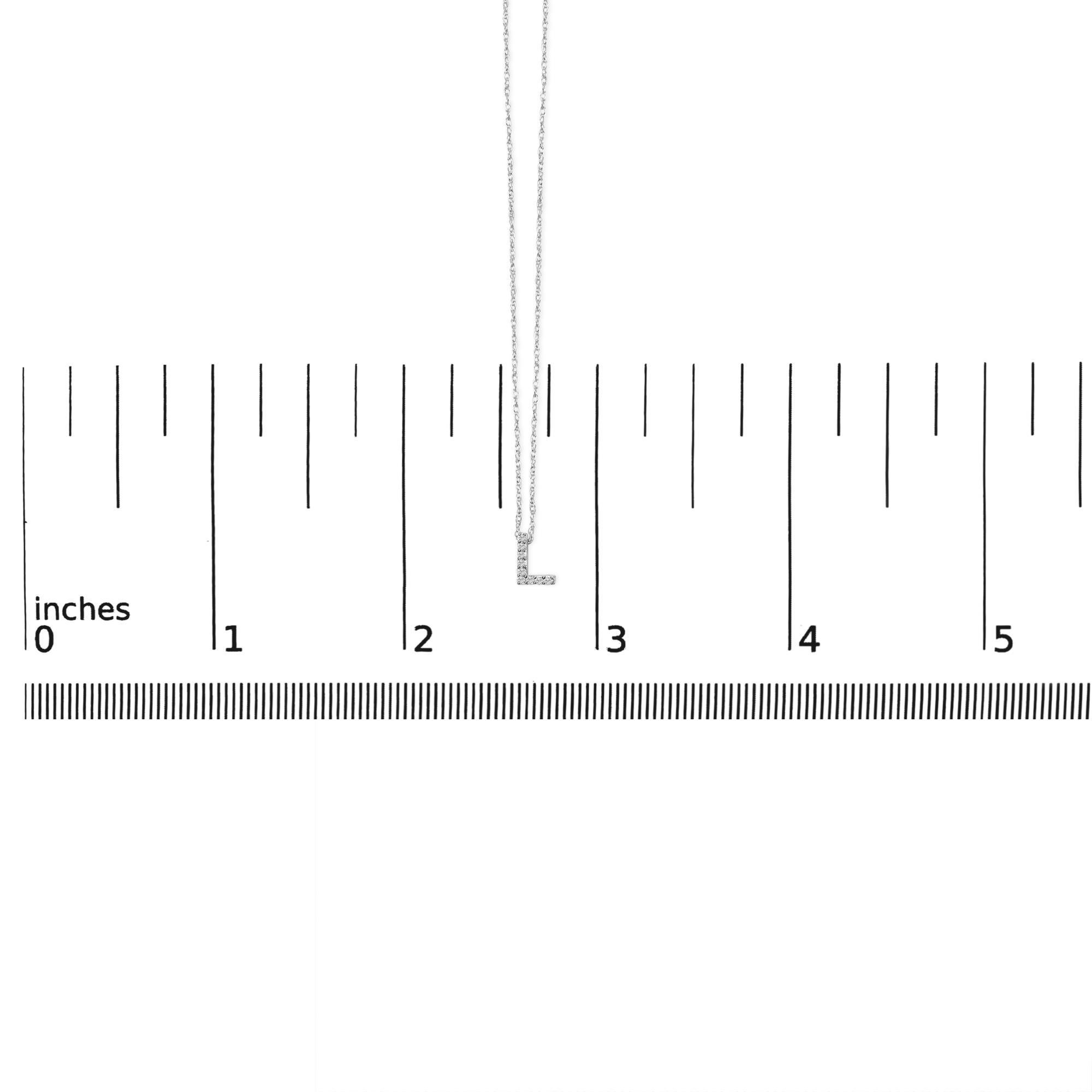 Halskette mit Initialenanhänger, 10 Karat Weißgold Diamant-Akzent 