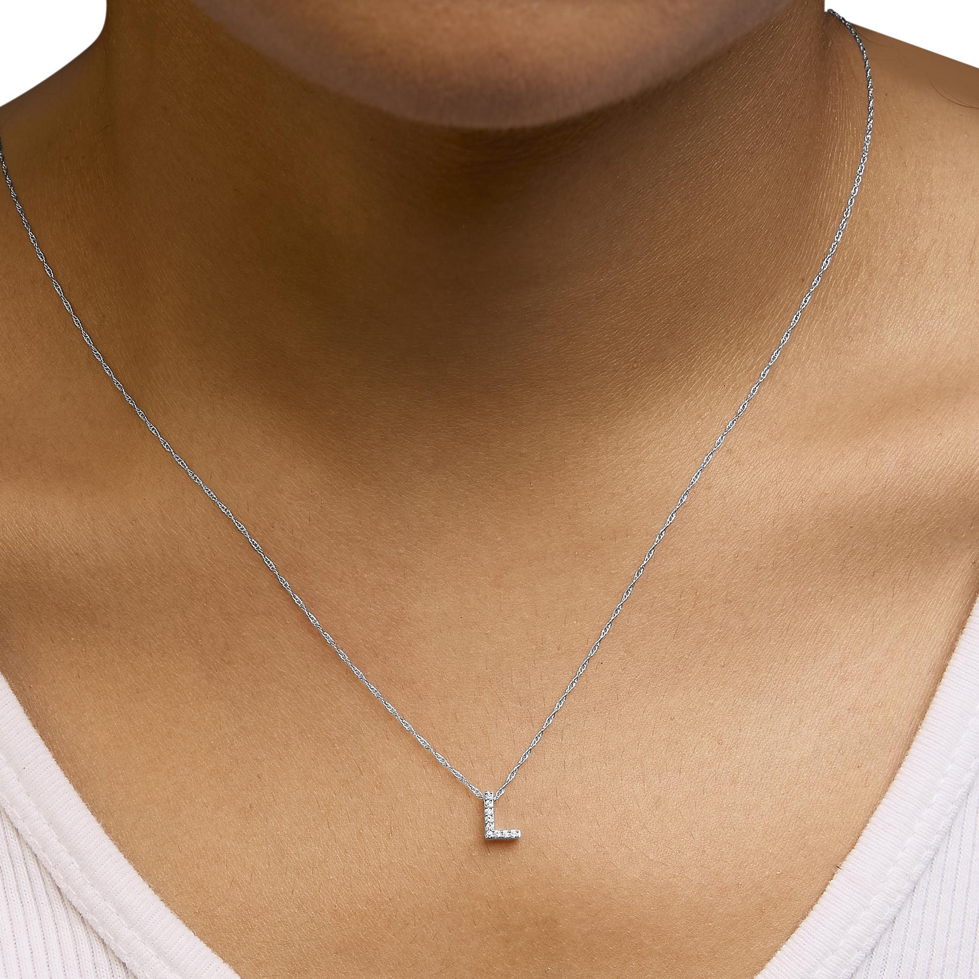 Halskette mit Initialenanhänger, 10 Karat Weißgold Diamant-Akzent 