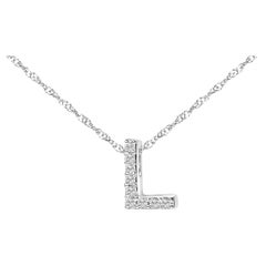 Collana con ciondolo con iniziali dell'alfabeto in oro bianco 10K con accenti di diamante I.L.A.