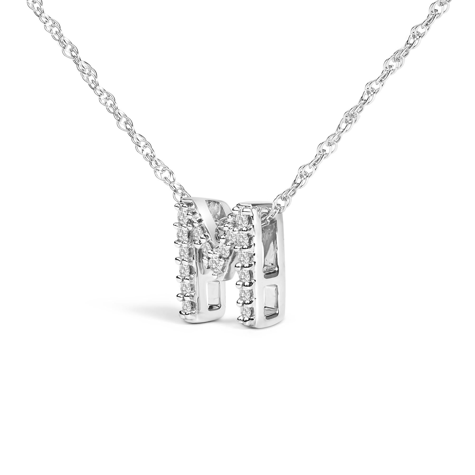 Moderne Collier pendentif initial Alphabet « M » en or blanc 10 carats avec diamants