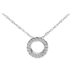 Halskette mit Initialenanhänger, 10 Karat Weißgold Diamant-Akzent "O" Alphabet