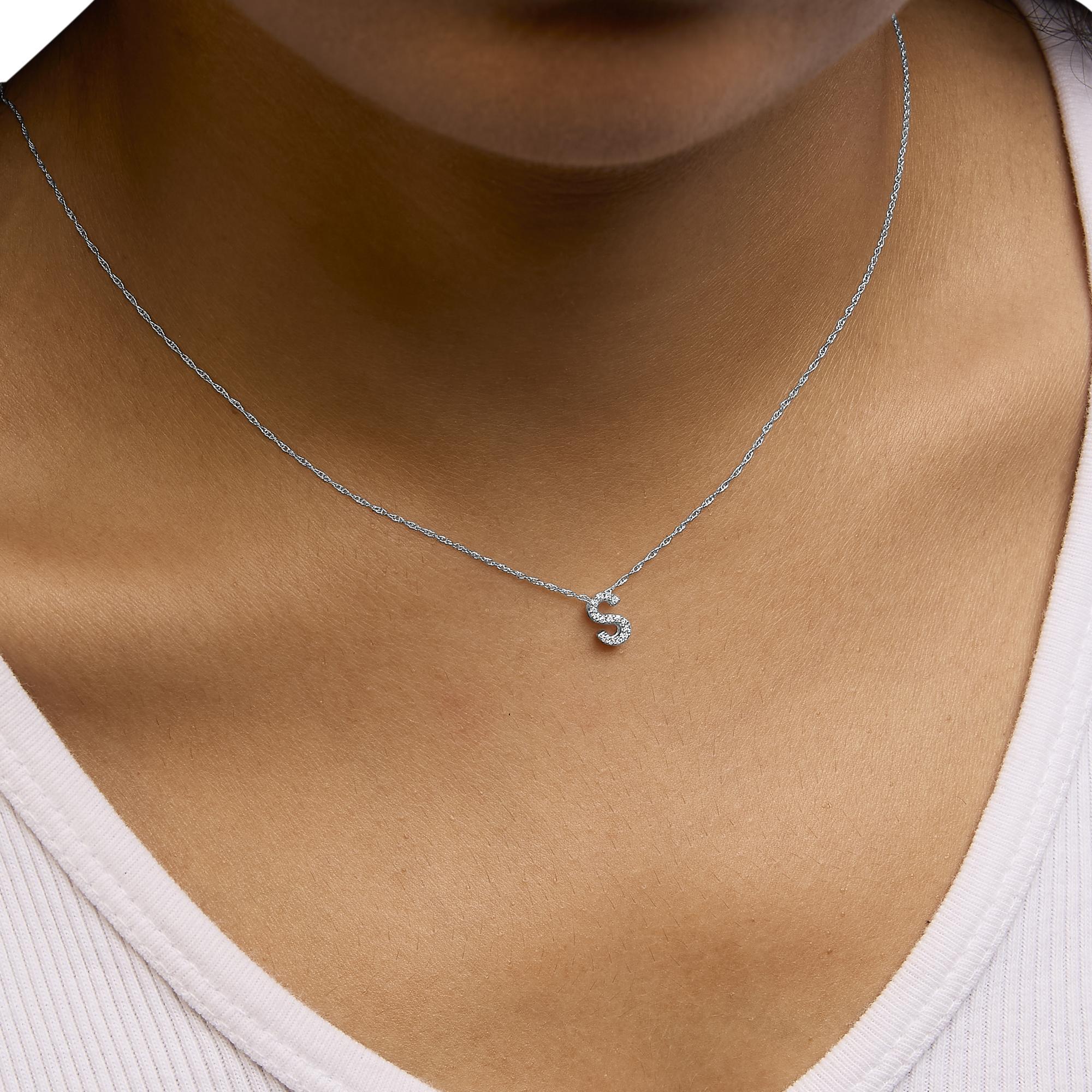 Collana con ciondolo con iniziali dell'alfabeto in oro bianco 10K con accenti di diamanti 