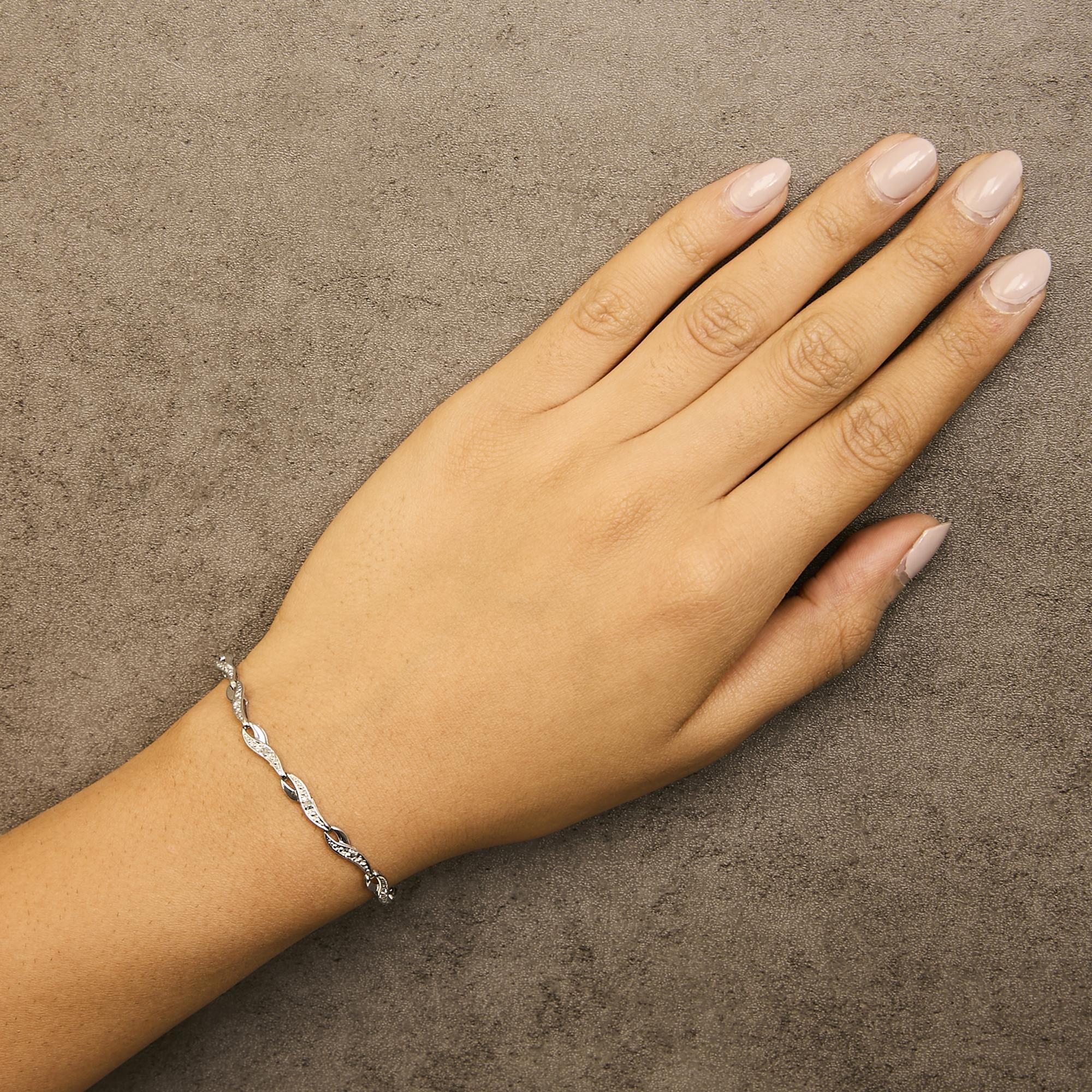 Bracelet à maillons en forme de spirale en or blanc 10 carats avec diamants Neuf - En vente à New York, NY