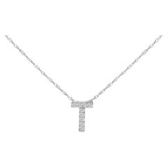 Collana con ciondolo con iniziale alfabetica "T" in oro bianco 10K con accenti di diamante
