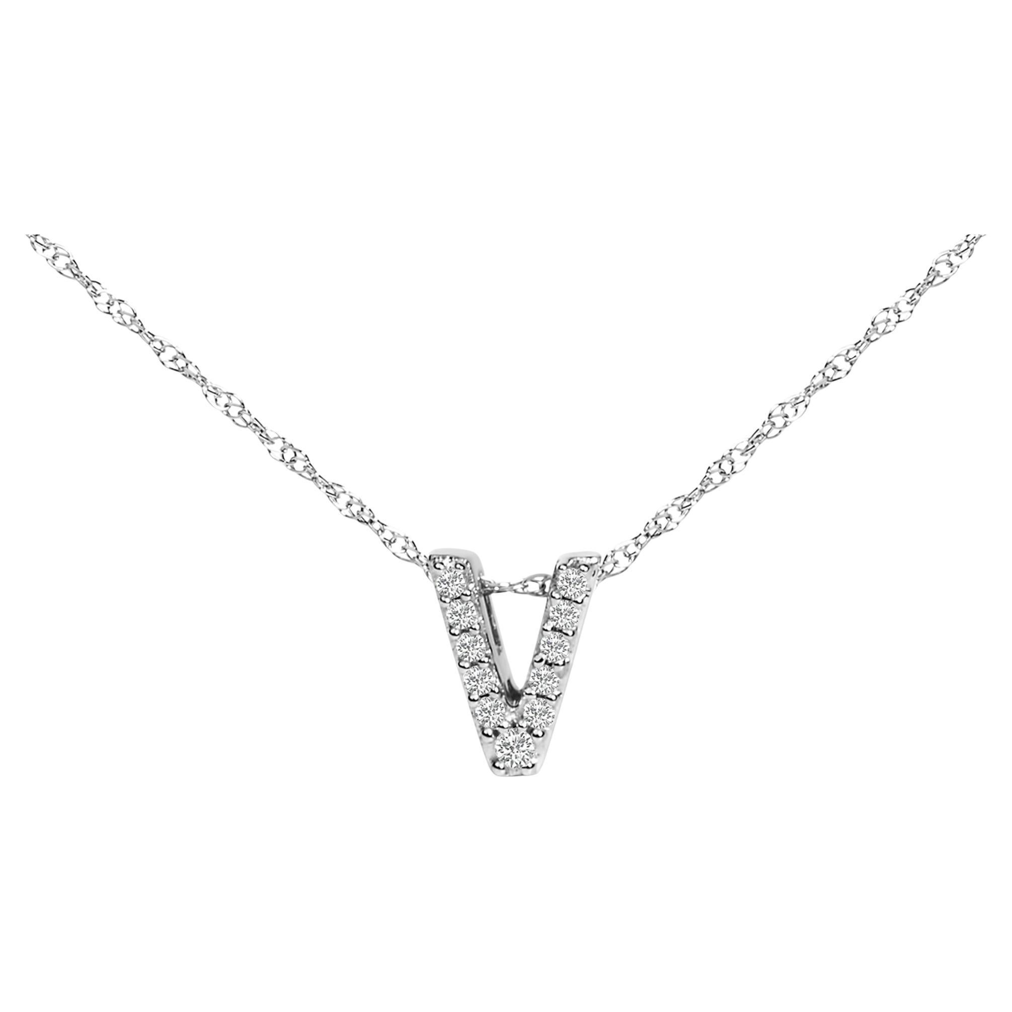 Collana con ciondolo con iniziale alfabetica "V" in oro bianco 10K con accenti di diamante