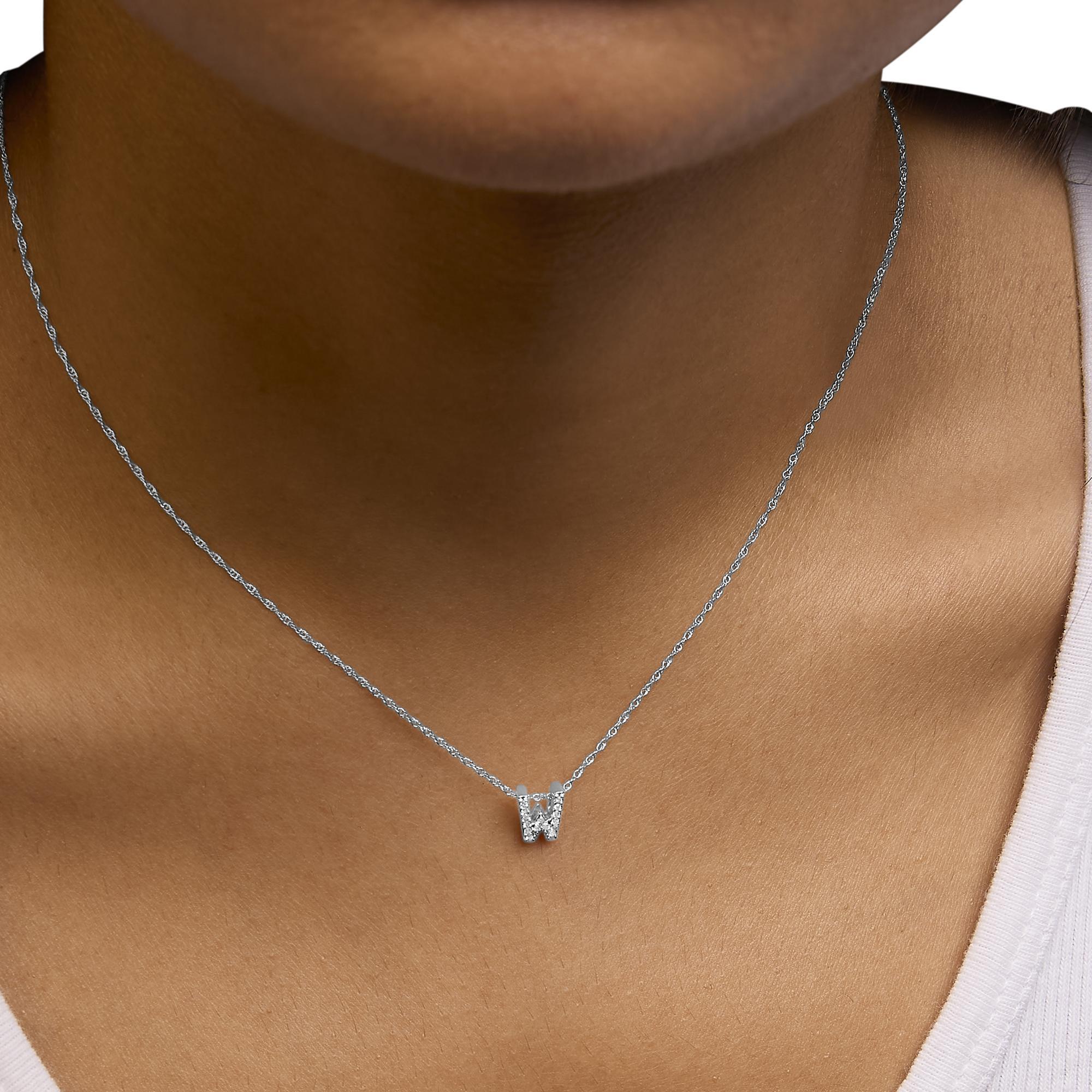 Collier pendentif initial Alphabet « W » en or blanc 10 carats avec diamants Neuf à New York, NY