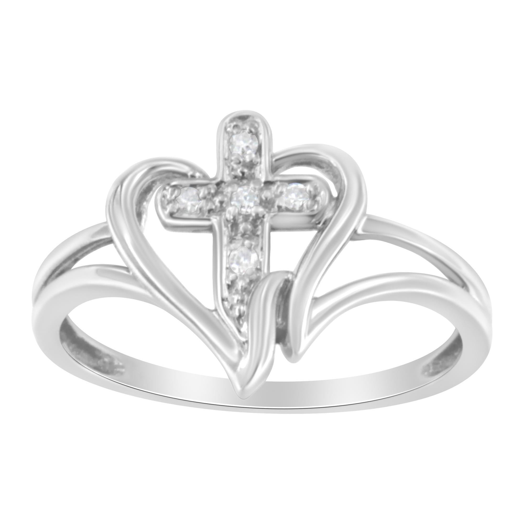 Dieser auffällige Ring beschreibt die pure Schönheit und verleiht Ihrem Look ein gewisses Funkeln. Einzigartig ist das Design des Kreuzes, das sowohl den Glauben als auch den Glanz widerspiegelt. Der aus 10 Karat Weißgold gefertigte Ring ist mit