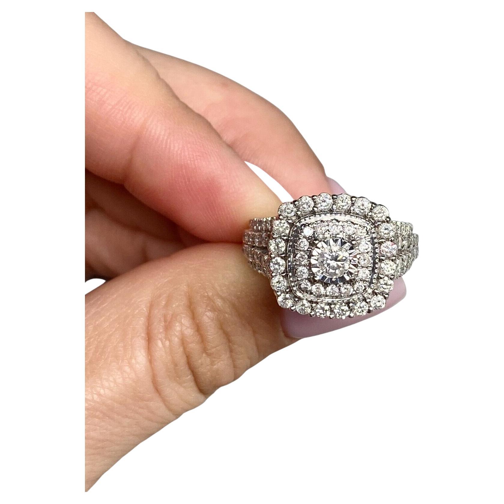 10k White Gold Diamond Cluster Ring 1.30CTW For Sale