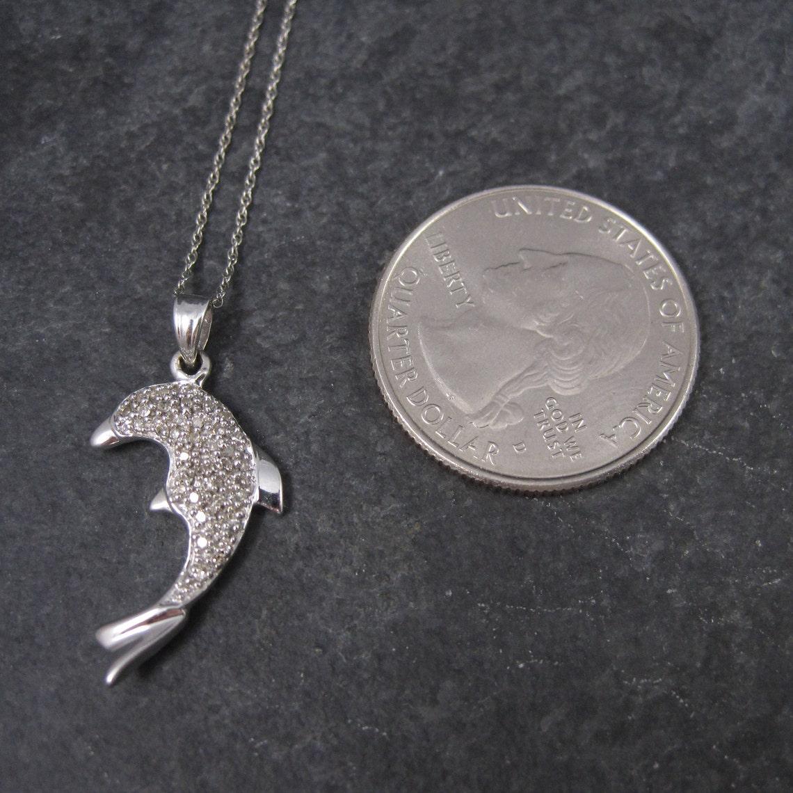 10K White Gold Diamond Dolphin Pendant Necklace In Excellent Condition For Sale In Webster, SD