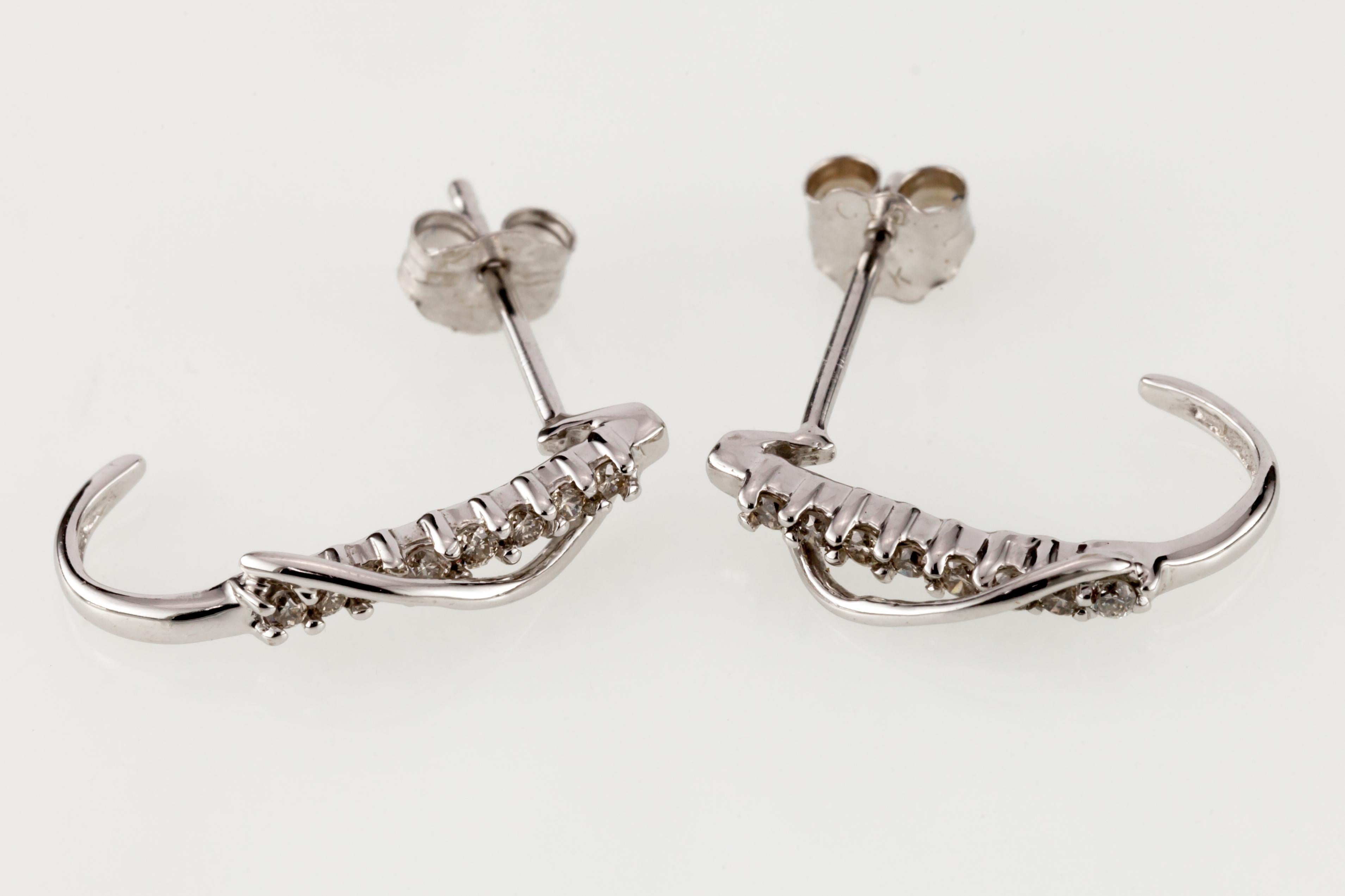10k White Gold Diamond Drop Earrings with Butterfly Backs, 0.15 Carat For Sale 2