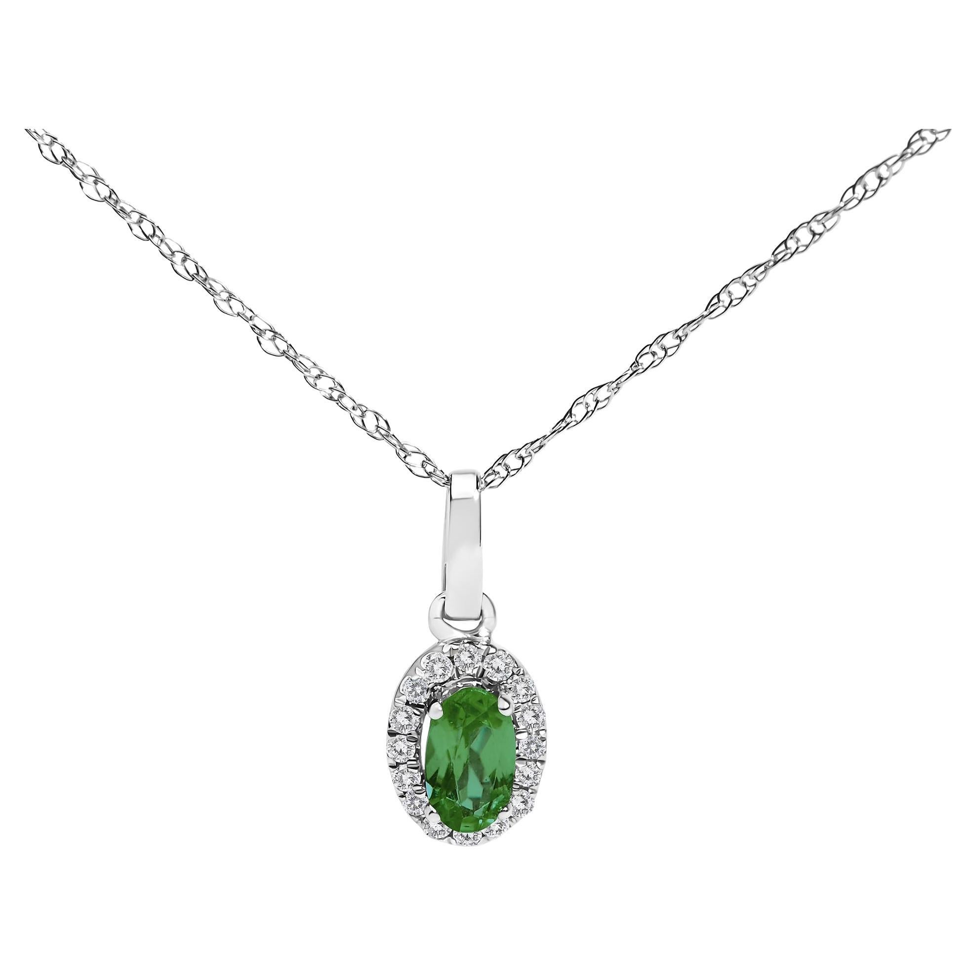 Collana con ciondolo a forma ovale con pietre preziose e accenti di diamanti in oro bianco 10K