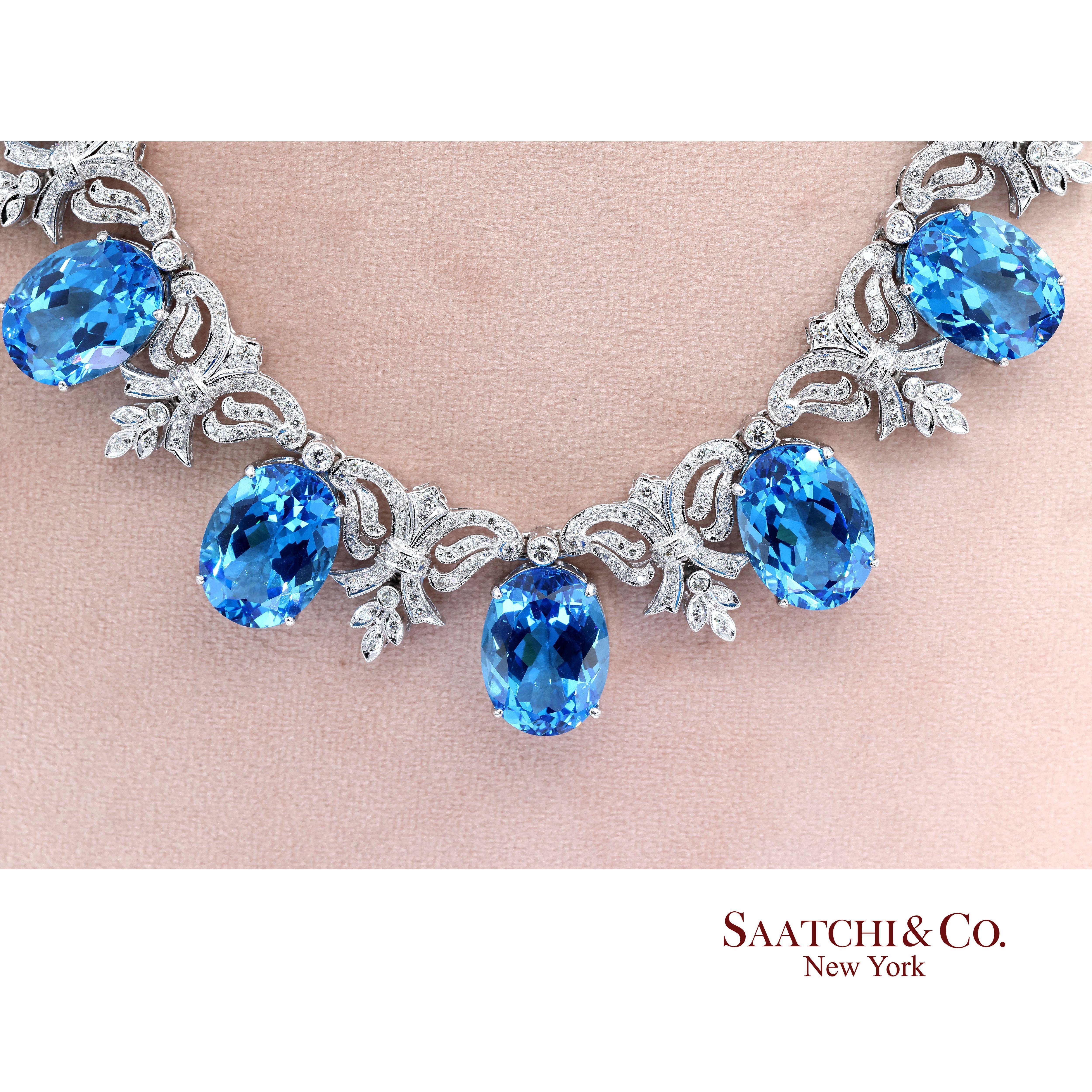 10K Weißgold Natürlicher Diamant Blauer Königstopas Elegante Halskette (Zeitgenössisch) im Angebot