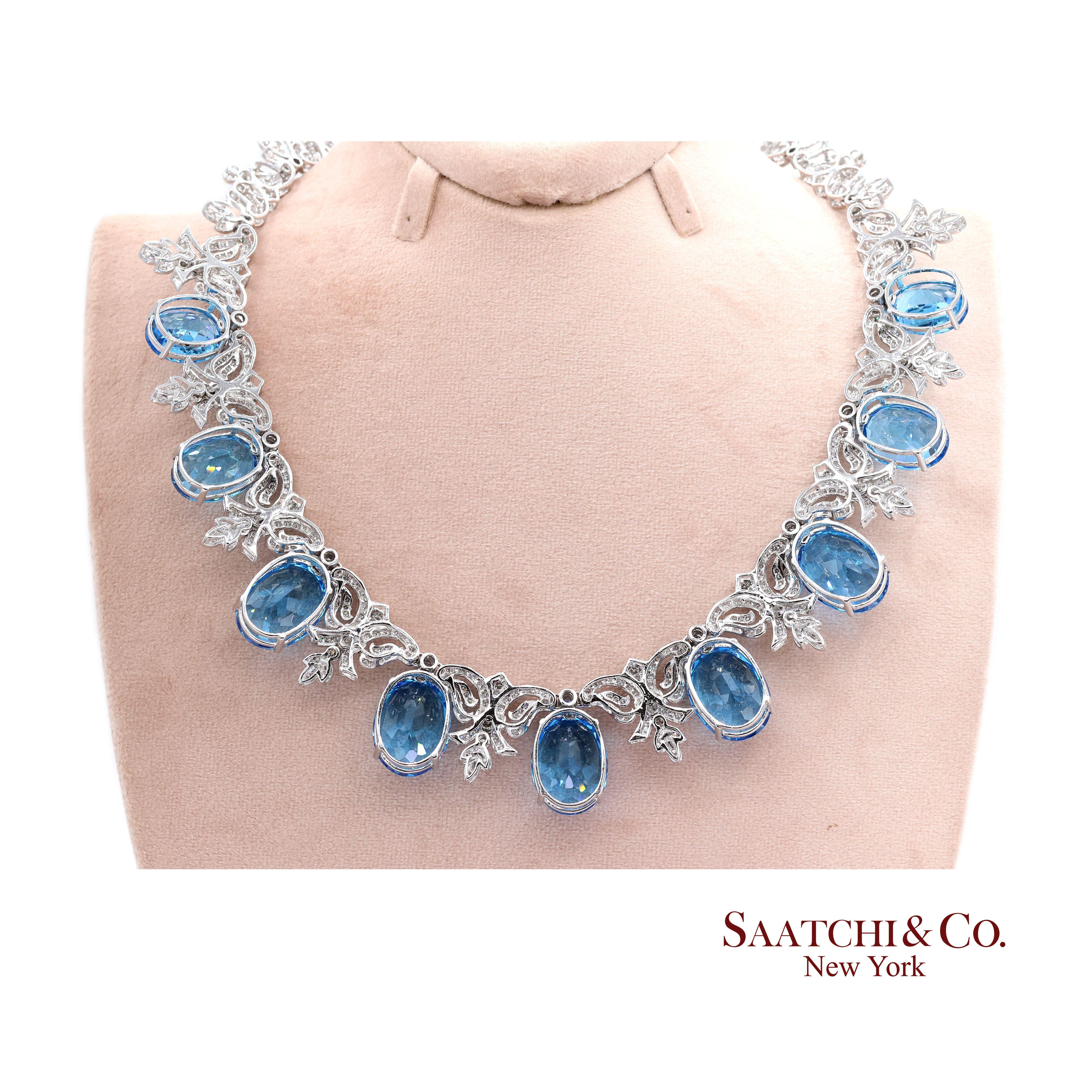 10K Weißgold Natürlicher Diamant Blauer Königstopas Elegante Halskette im Angebot 1