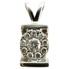 Pendentif grappe de diamants naturels en or blanc 10 carats 0,23TCW