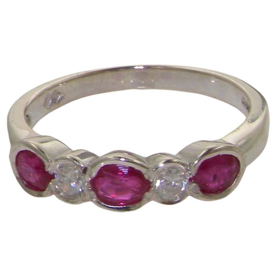 10k Weißgold Eternity Ring für Damen mit natürlichem Rubin und Diamant