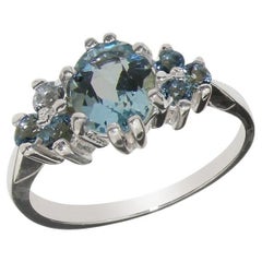 Anillo Estilo Solitario de Aguamarina Vibrante Natural de Oro Blanco de 10k Personalizable