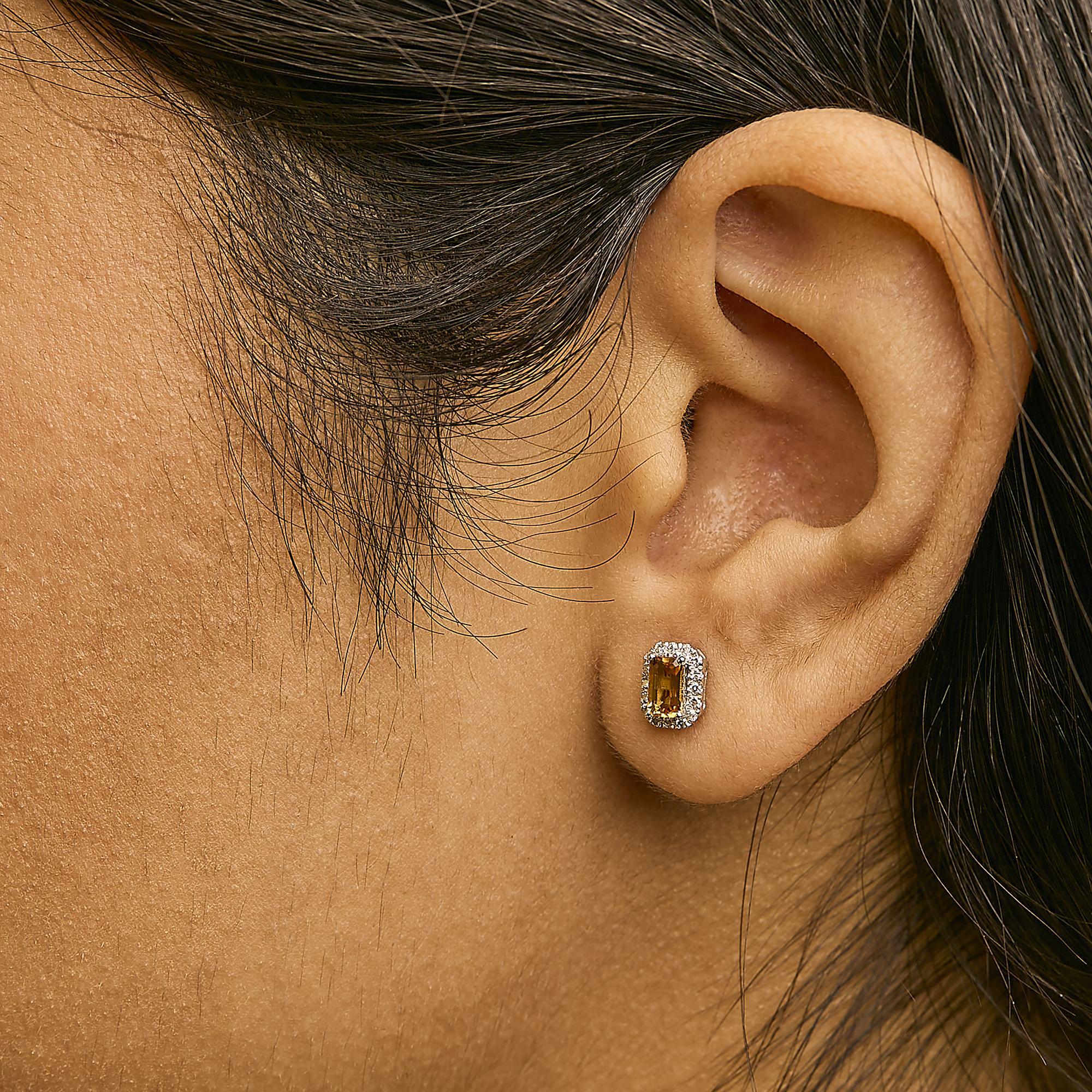 Taille émeraude Boucles d'oreilles octogonales en or blanc 10K avec citrine orange et halo de diamants 1/7 Cttw en vente