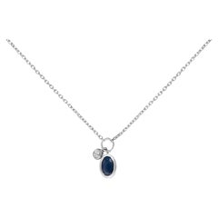Collier pendentif 18" en or blanc 10K avec double breloque en saphir bleu ovale et diamant
