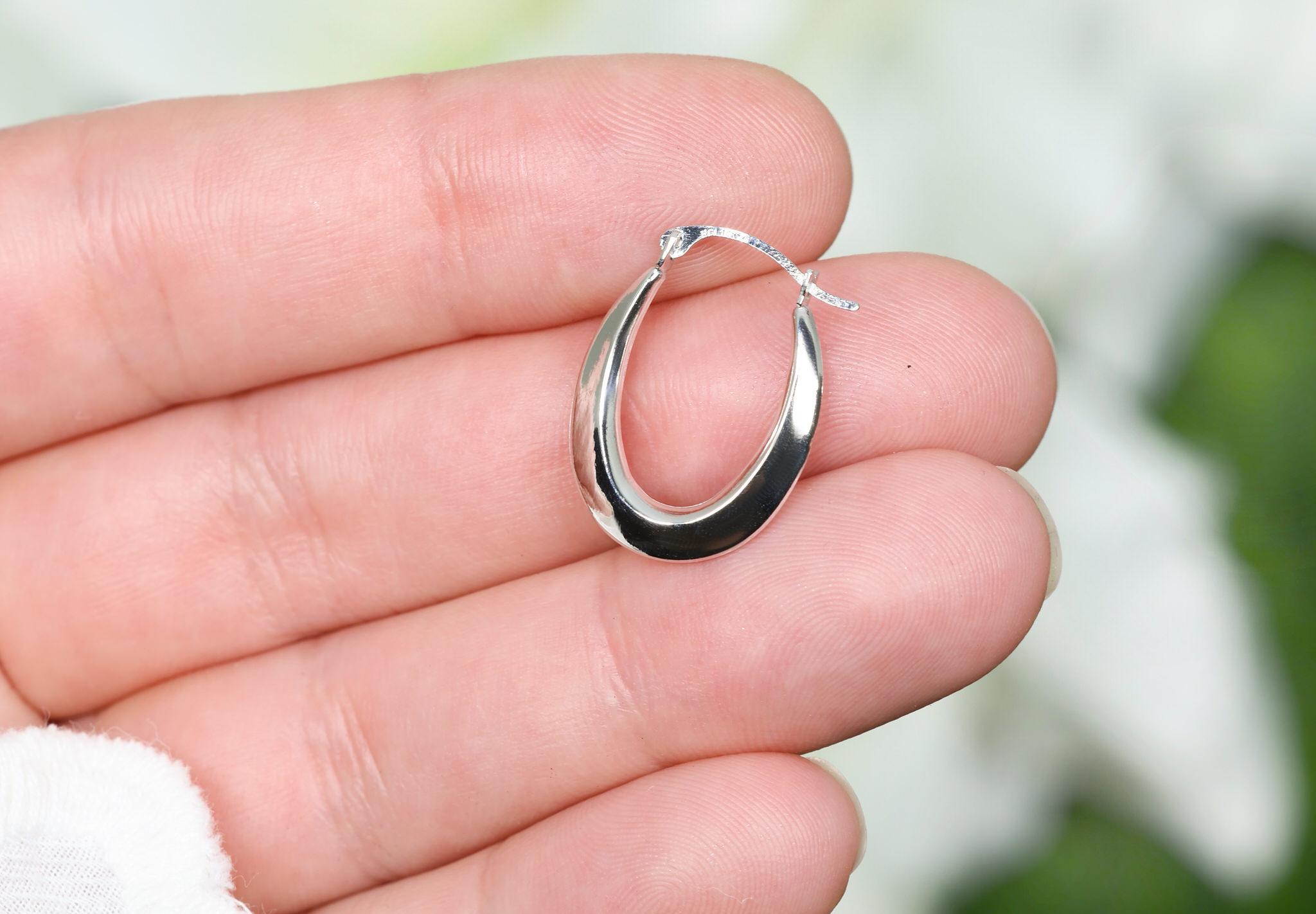 Women's or Men's 10K White Gold Oval Hoop Earrings For Sale