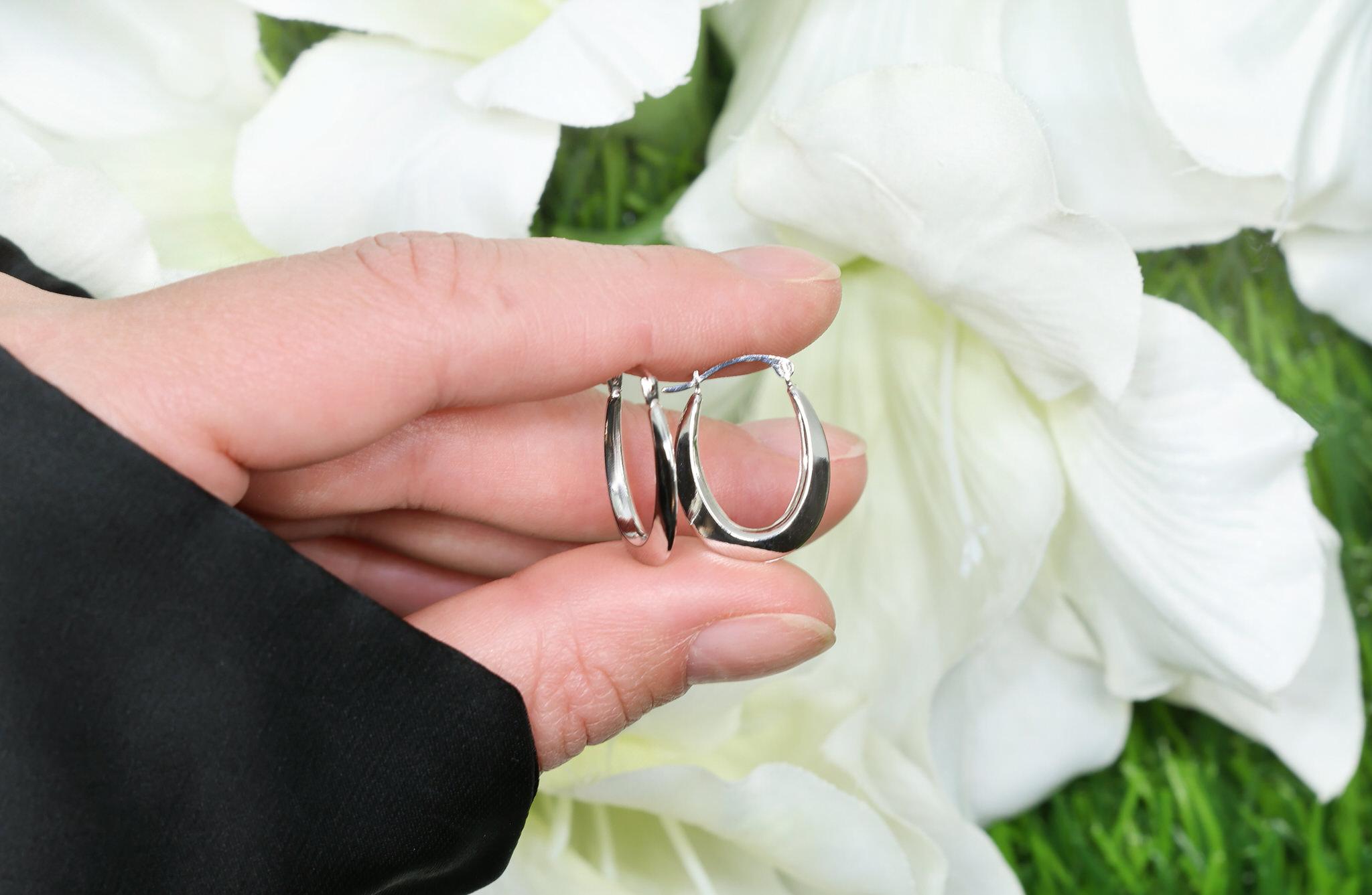 10K White Gold Oval Hoop Earrings For Sale 2
