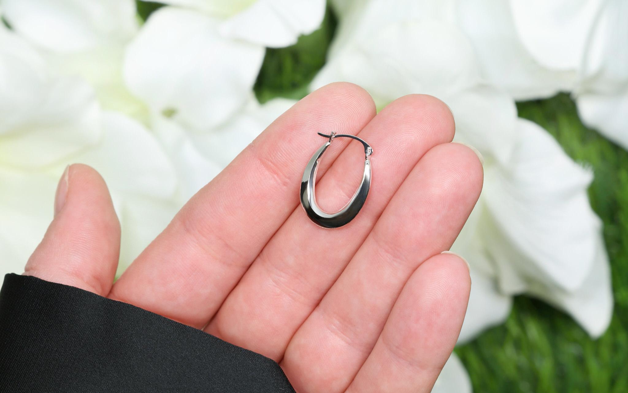 10K White Gold Oval Hoop Earrings For Sale 3