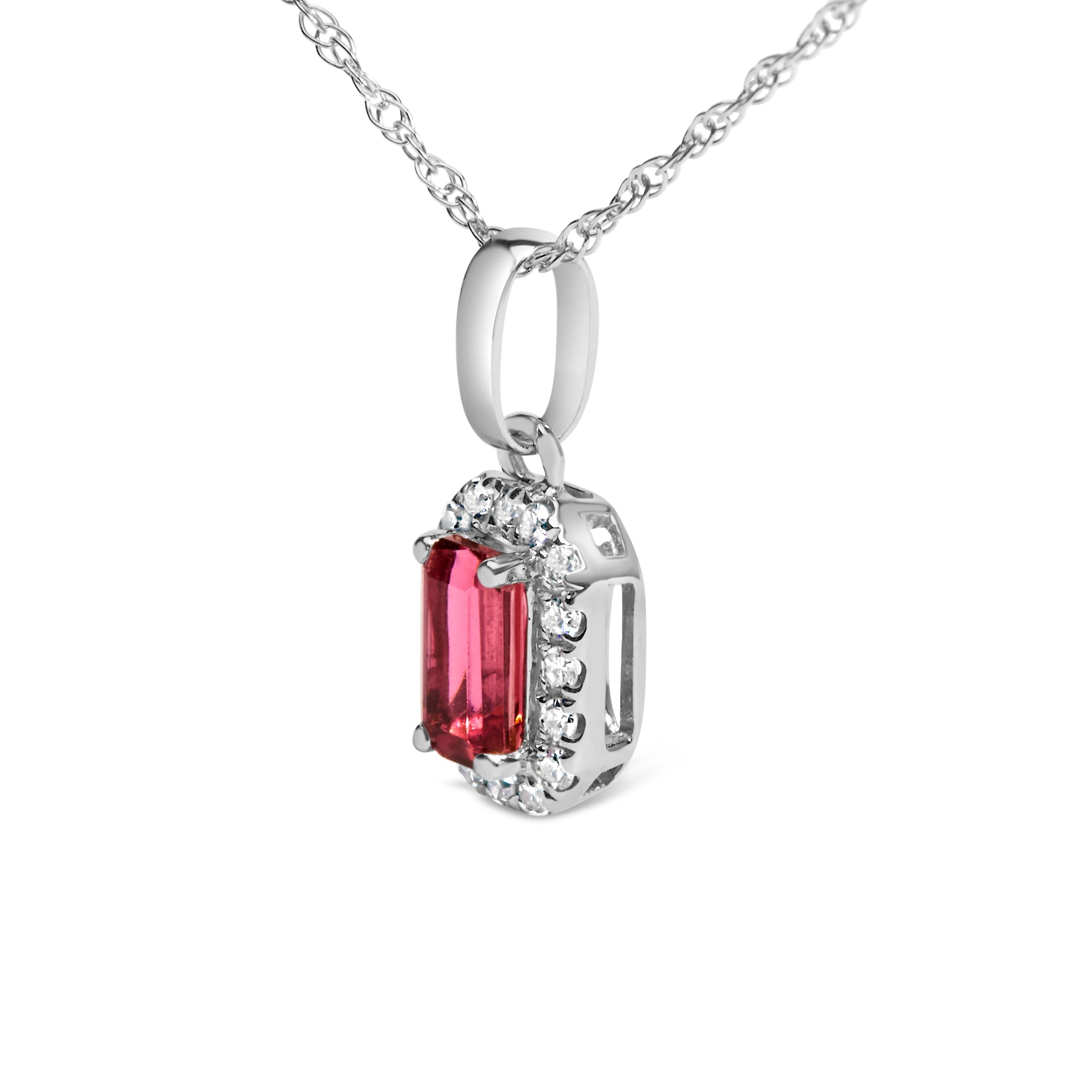 Moderno Collana con ciondolo a raggiera ovale in oro bianco 10K con tormalina rosa e accenti di diamante in vendita