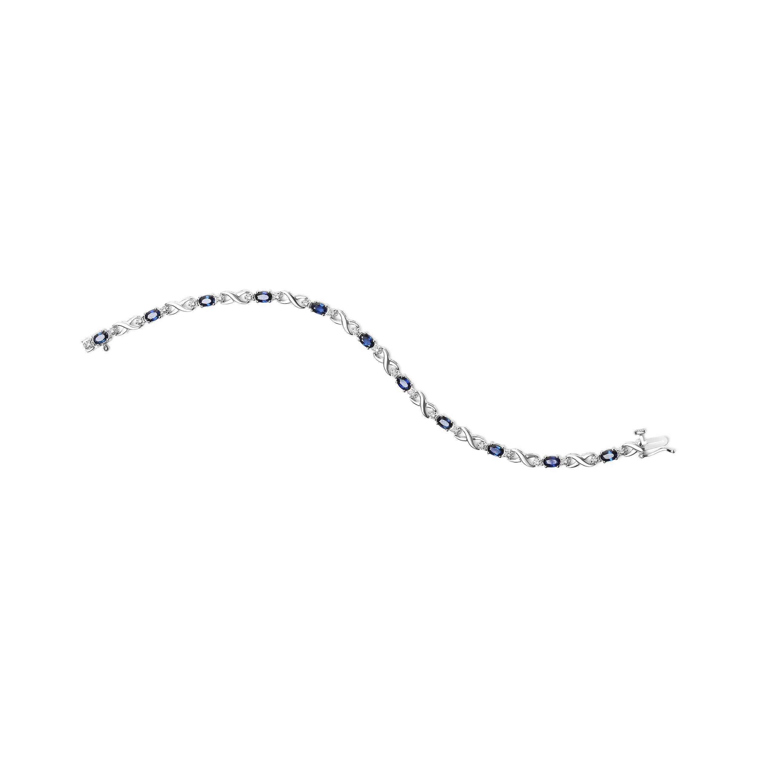 Taille ronde Bracelet à maillons « x » en or blanc 10 carats, saphir ovale, pierre précieuse et diamant de 1/10 carat en vente