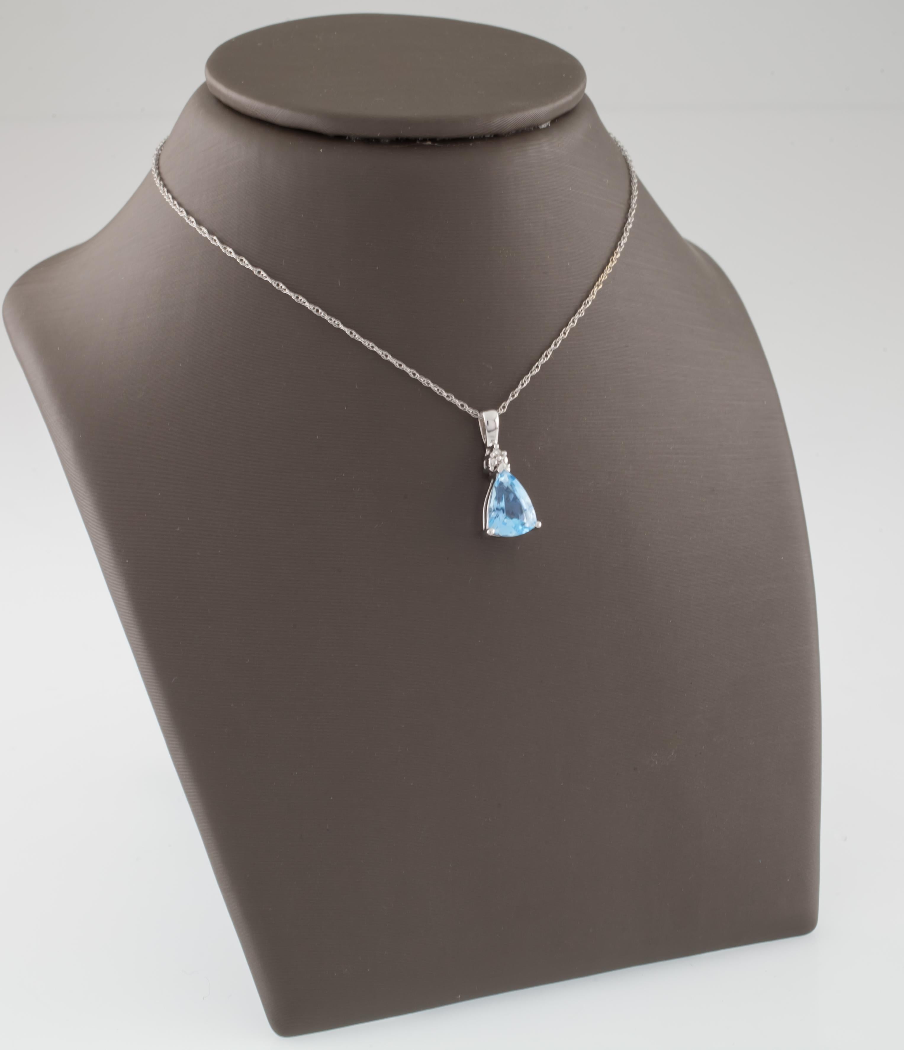 Gorgeous 10k White Gold Pendant w/ Pear Shaped Blue Spinel
Includes Small Diamond Accent
Spinel Approximately 1.00 ct
Pendant is 16 mm Long
Includes 18