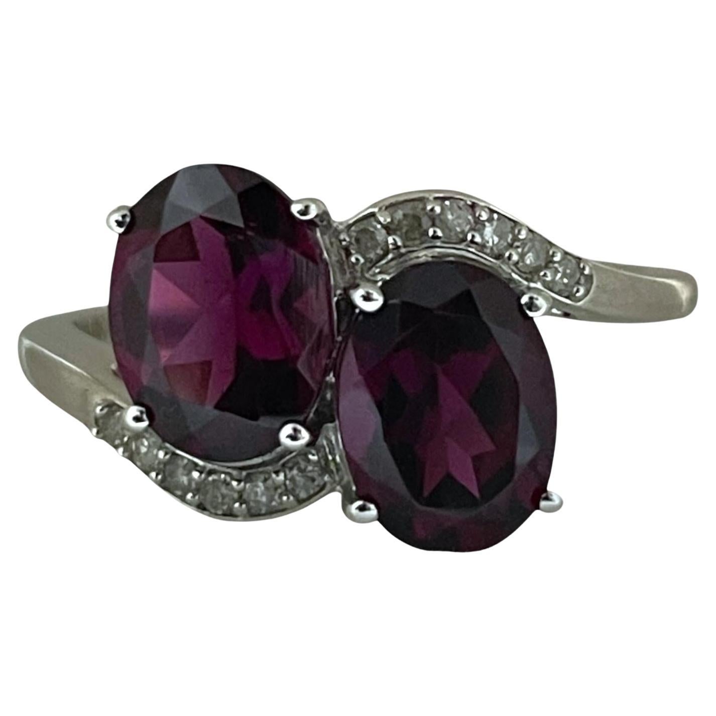 Solid White Gold Radiant Garnet and Diamond White Gold Delight ring Size 6 For Sale