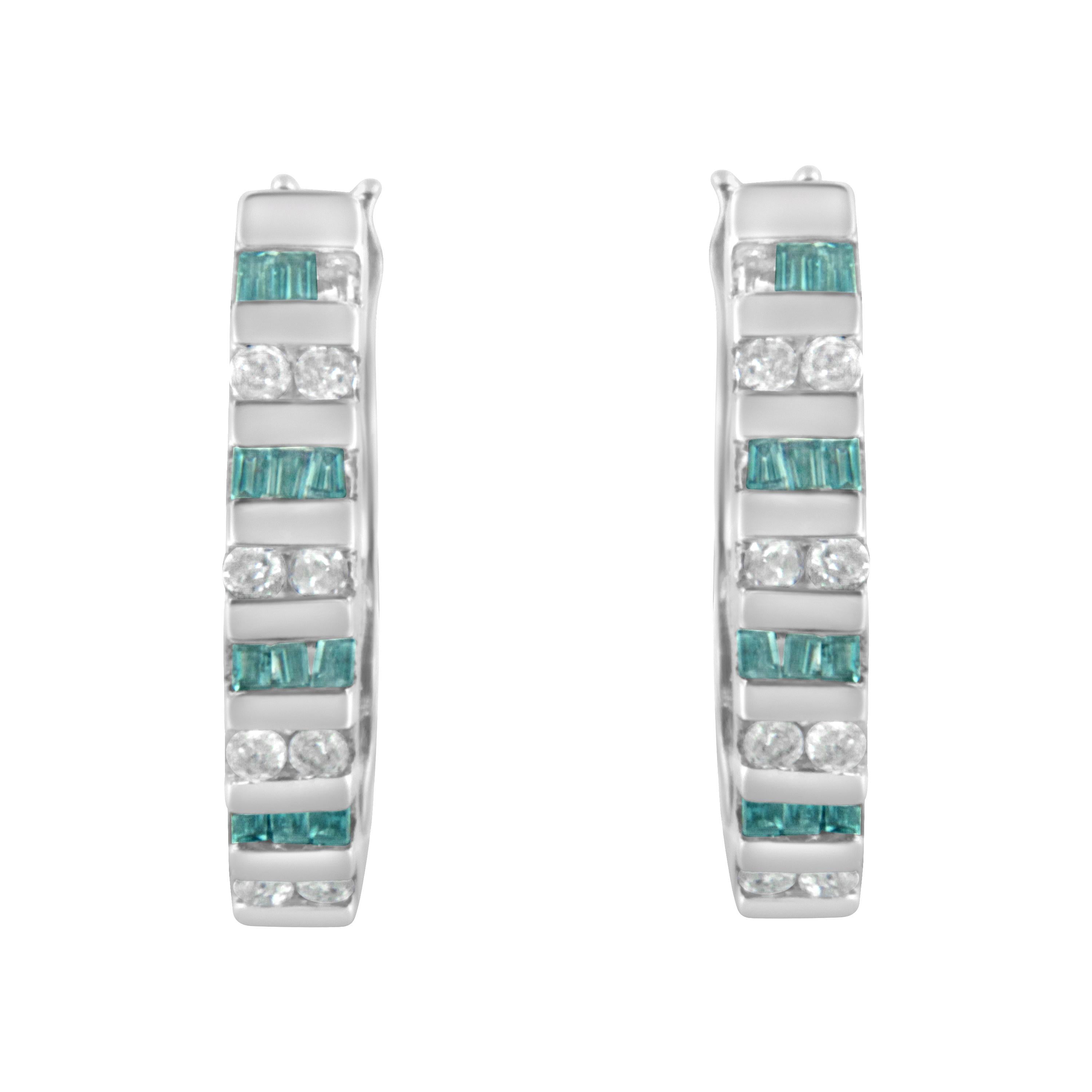 Moderno Orecchini a cerchio in oro bianco 10k con diamanti tondi e baguette blu da 1/2 ct. in vendita