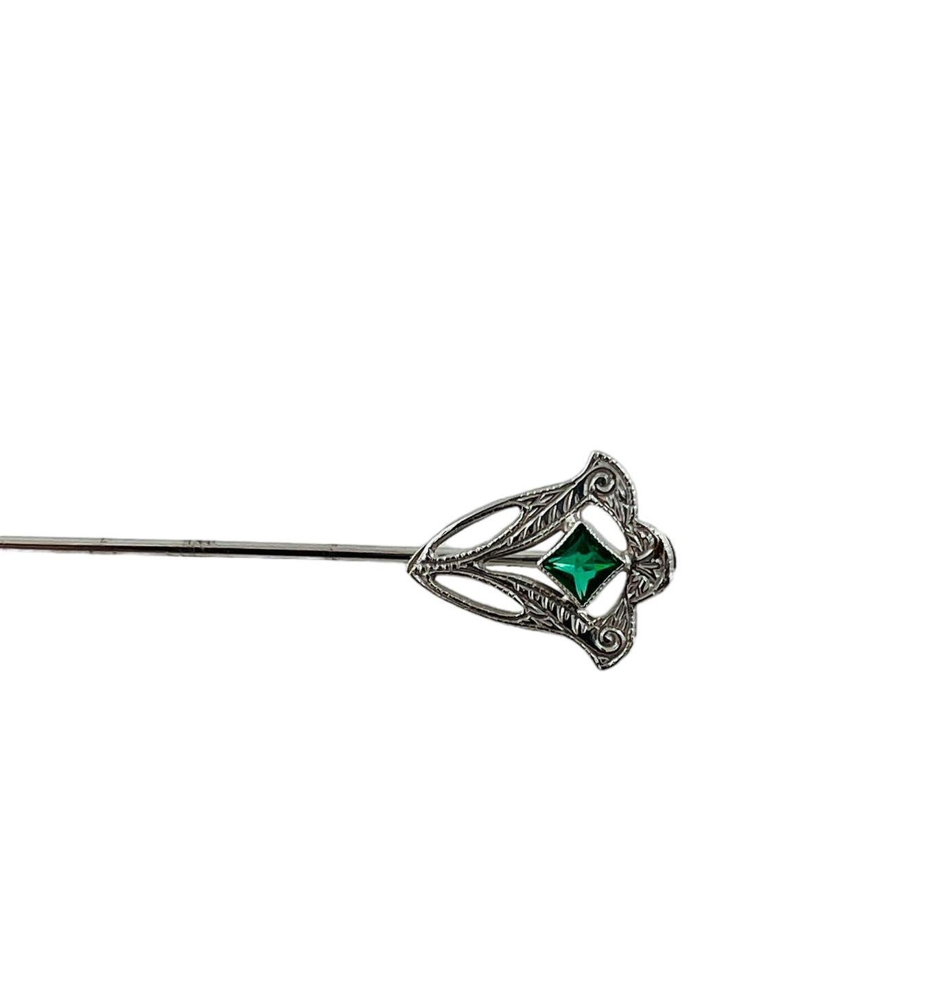 10K White Gold Stick Pin with Green Glass Stone

This beautiful stick pin is set in white gold

Approx. 2.5