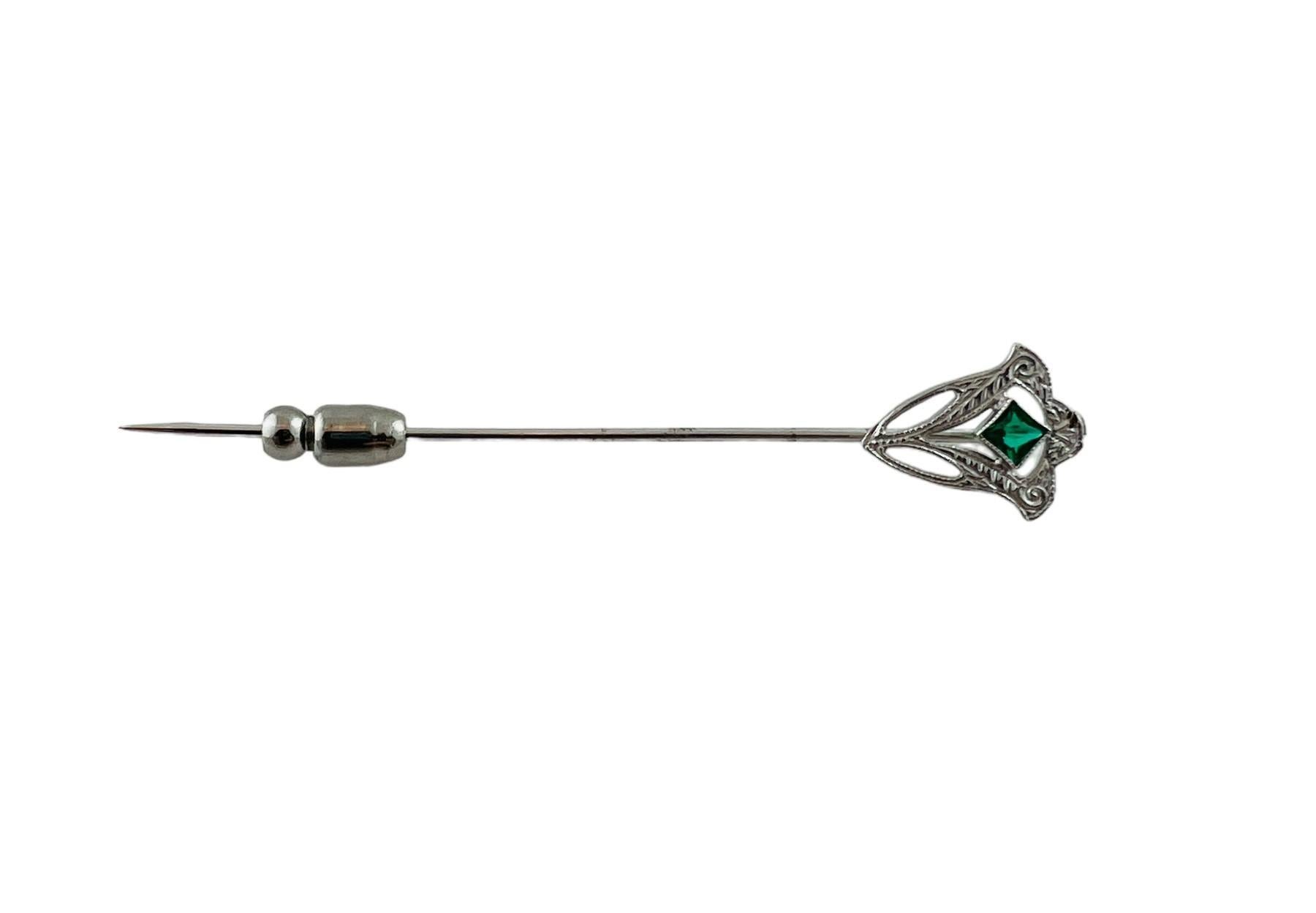 10K White Gold Stick Pin with Green Glass Stone #15688 In Good Condition For Sale In Washington Depot, CT