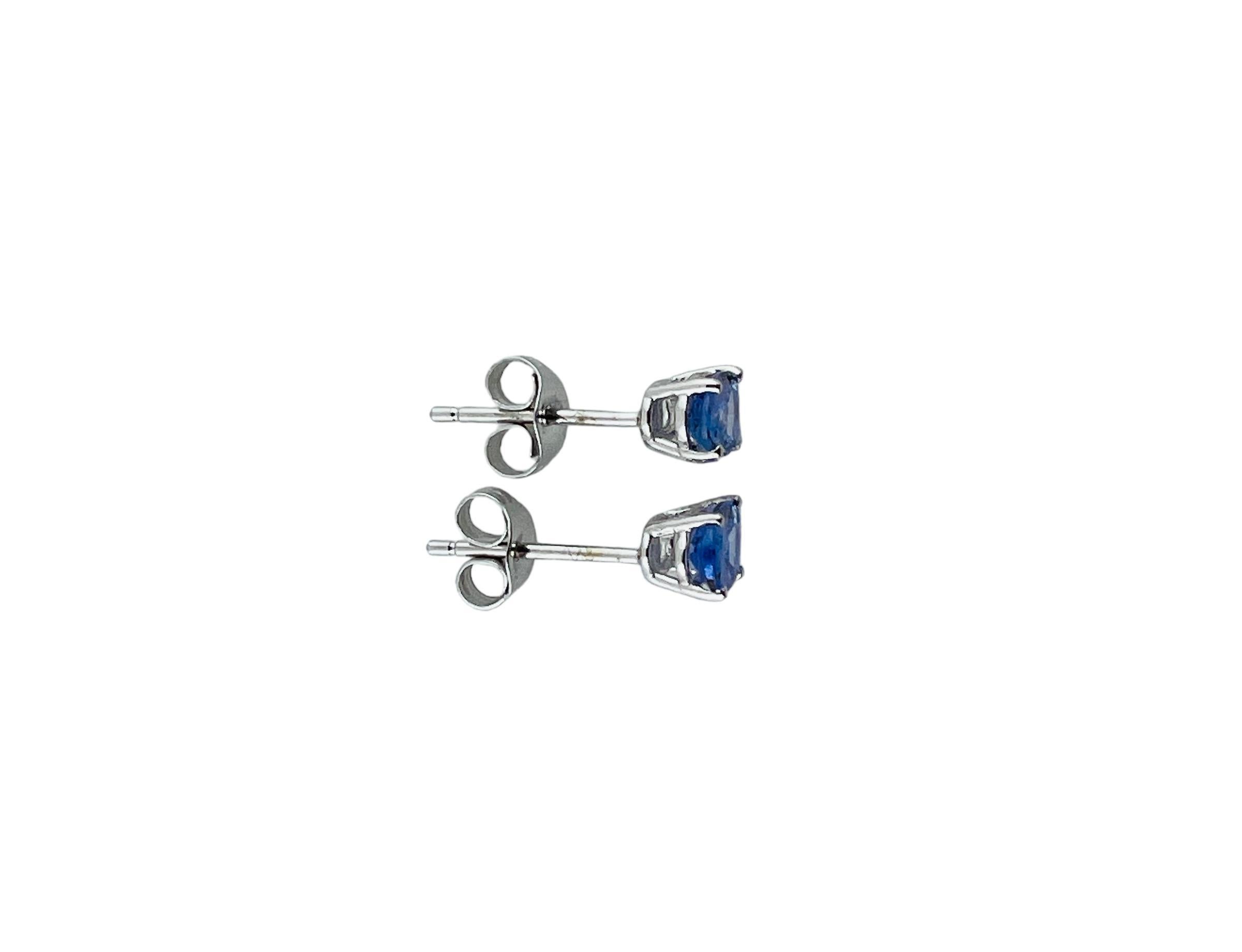 Vintage 10K White Gold Tanzanite Studs

Gorgeous set pf stud earrings with 2 marquise cut tanzanite stones!

Size: 5.8mm X 4.0mm X 3.8mm

Weight: 0.7 g/ 0.4 dwt

Tested 10K

JL 10312023

Very good condition, professionally polished.

Will be