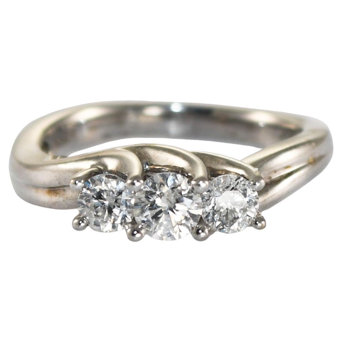 Bague trois diamants en or blanc 10K 0,65ct