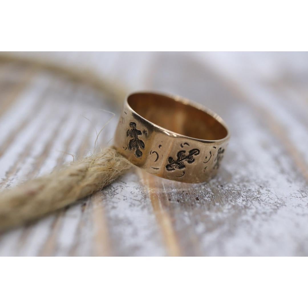 Women's or Men's 10k Wide Cigar band. Rose Gold Vintage Embossed Maple Oak Leaf design. 7.5mm For Sale